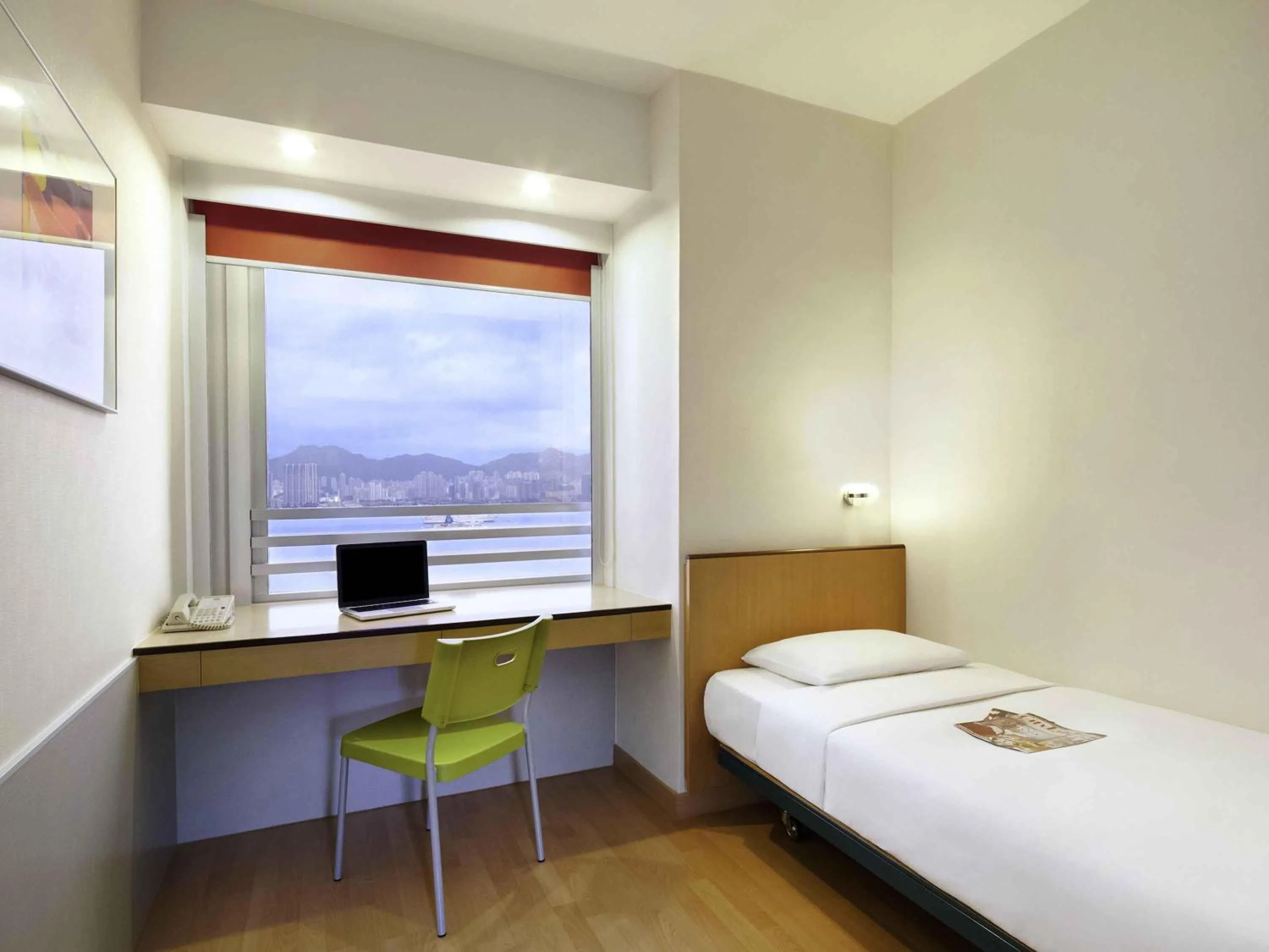 Bedroom, Bed in ibis Hong Kong North Point