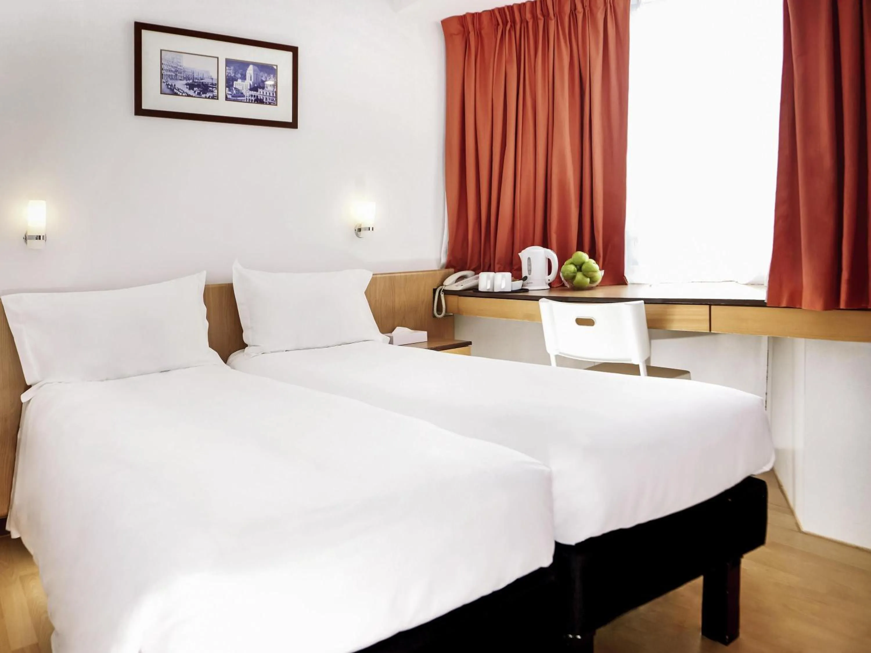 Bedroom, Bed in ibis Hong Kong North Point