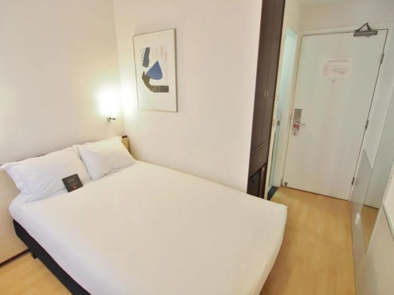 Bed in ibis Hong Kong North Point