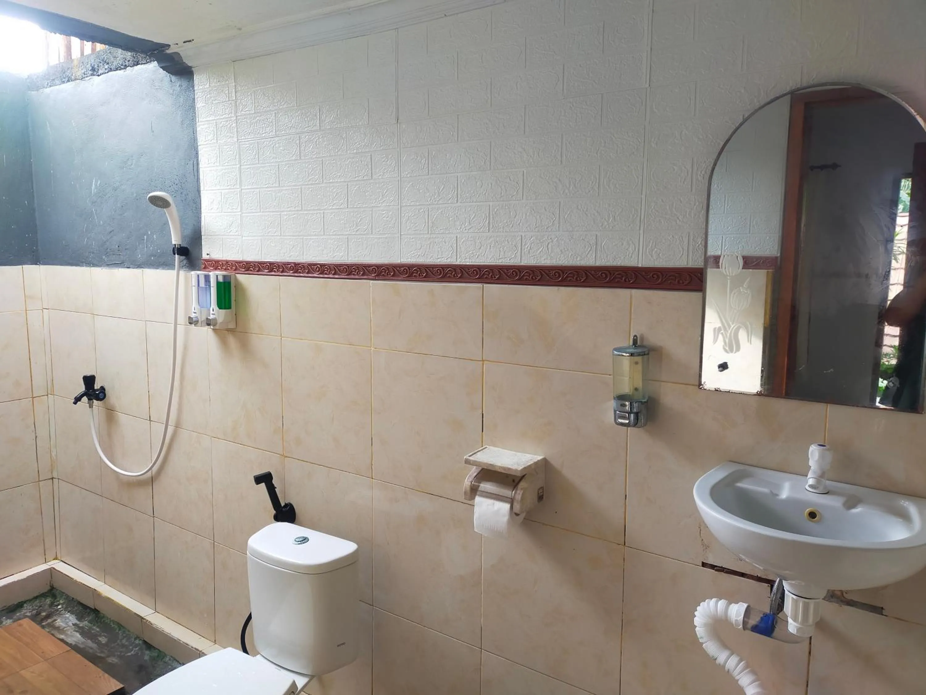 Shower in The Rahayu Cottage