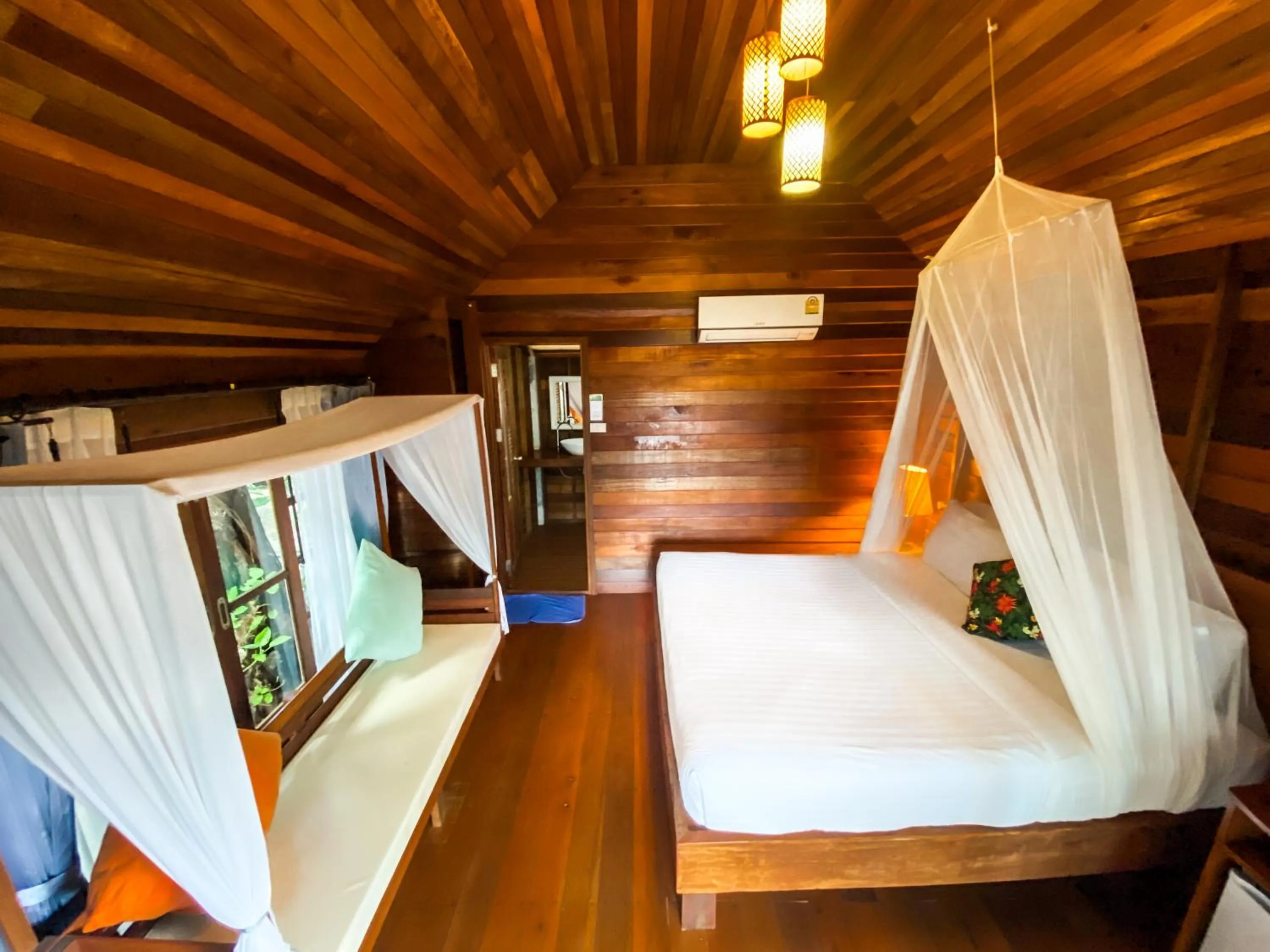 Bed in Lipe Beach Resort