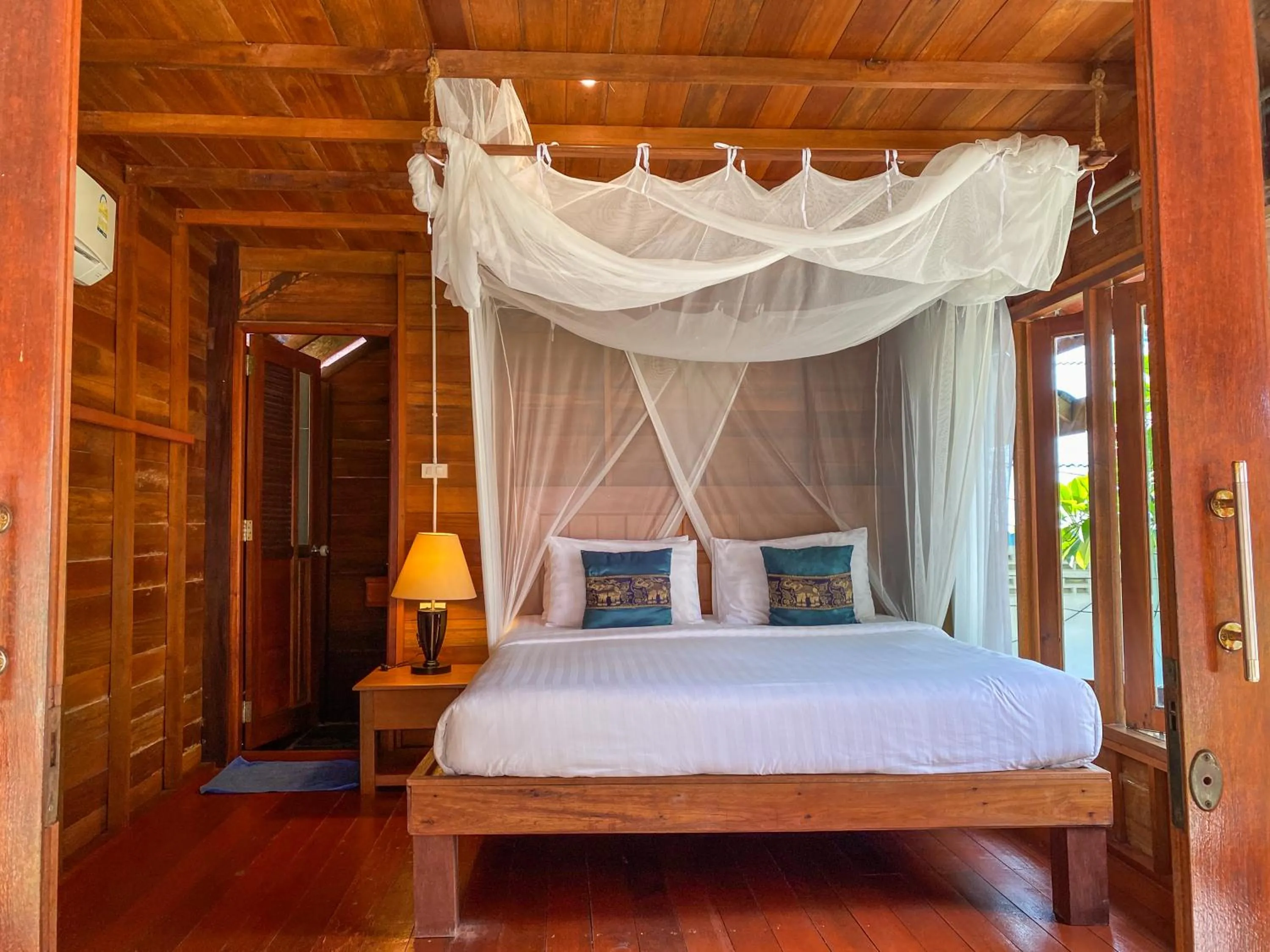 Bed in Lipe Beach Resort