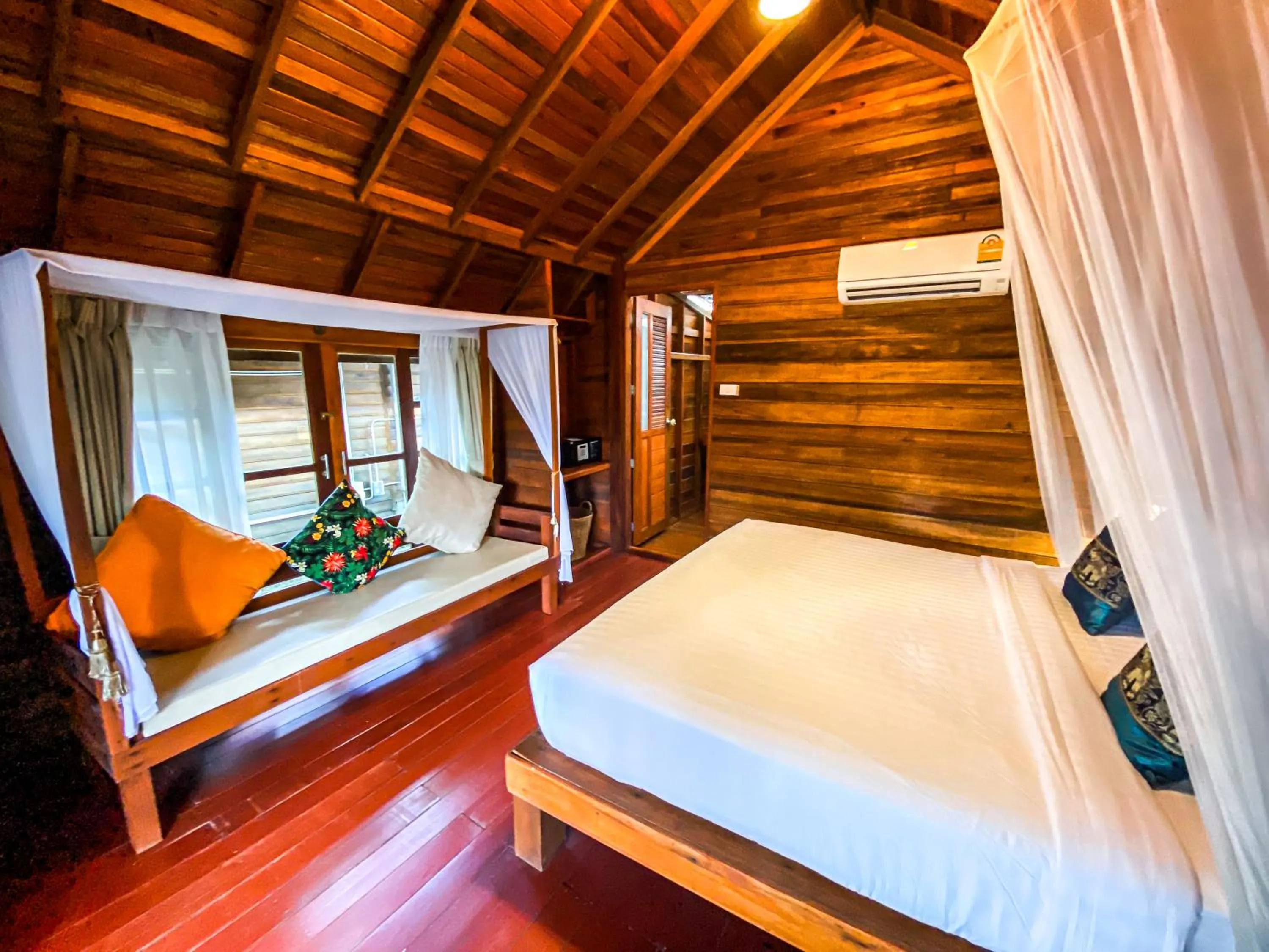 Bed in Lipe Beach Resort