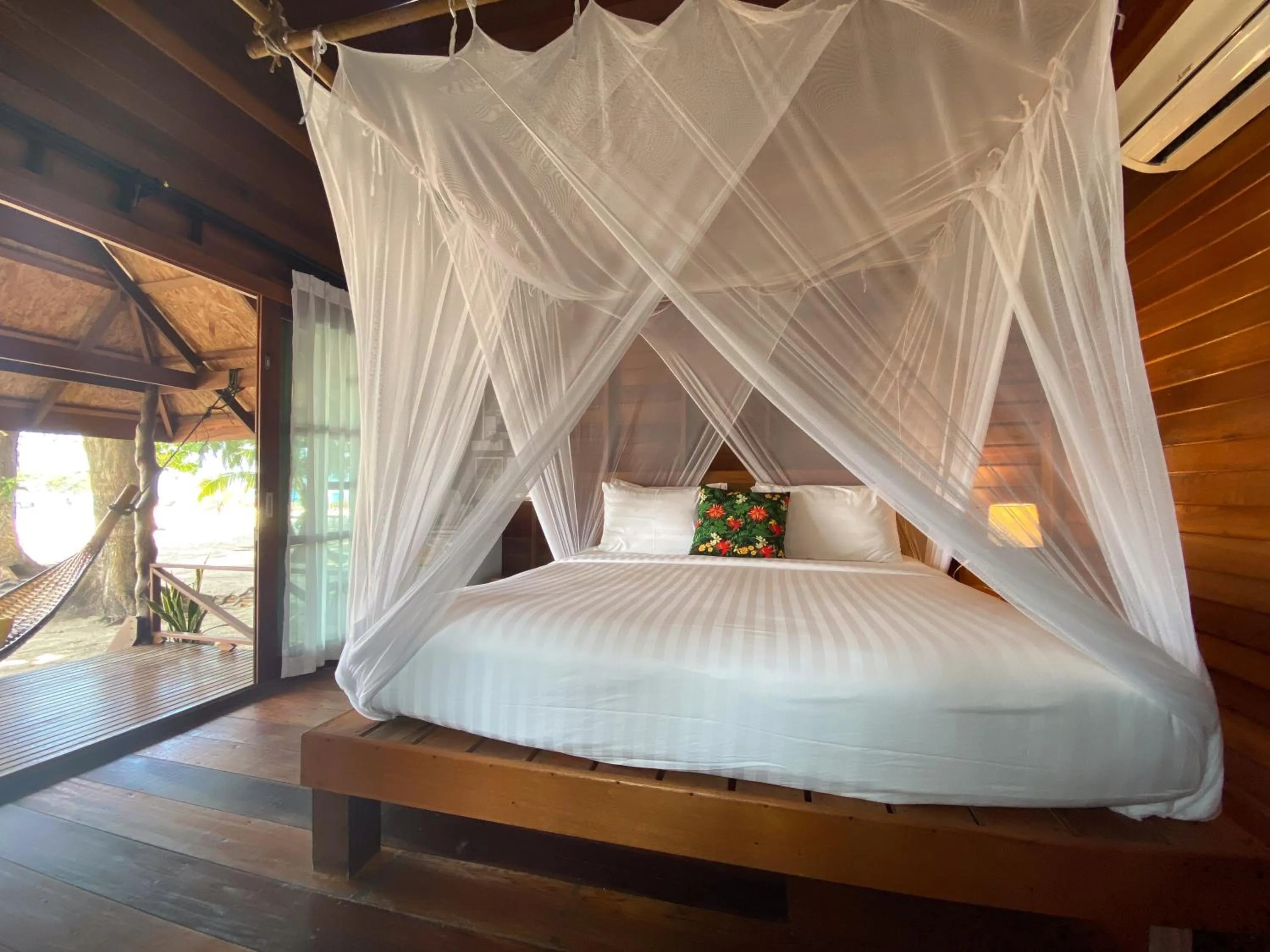 Bed in Lipe Beach Resort
