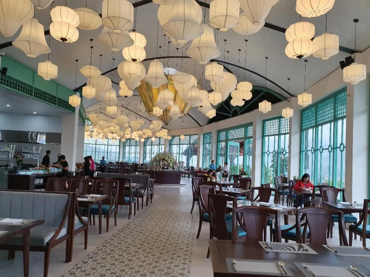 Restaurant/places to eat in Le Champ Tu Le
