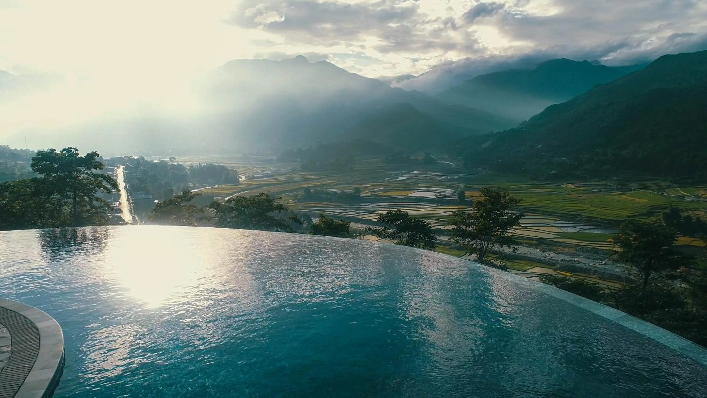 Swimming pool in Le Champ Tu Le