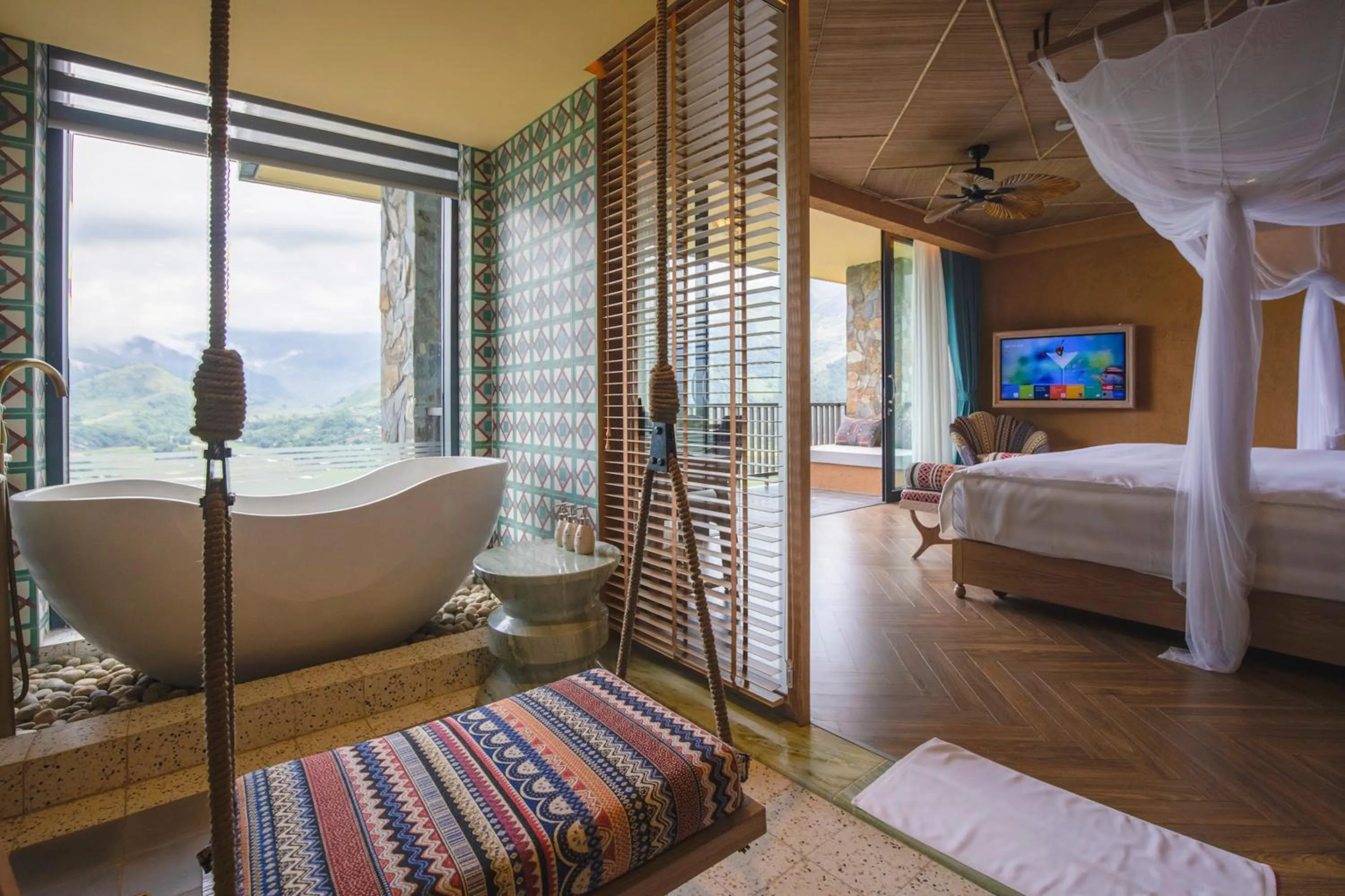 Bath, Bed in Le Champ Tu Le