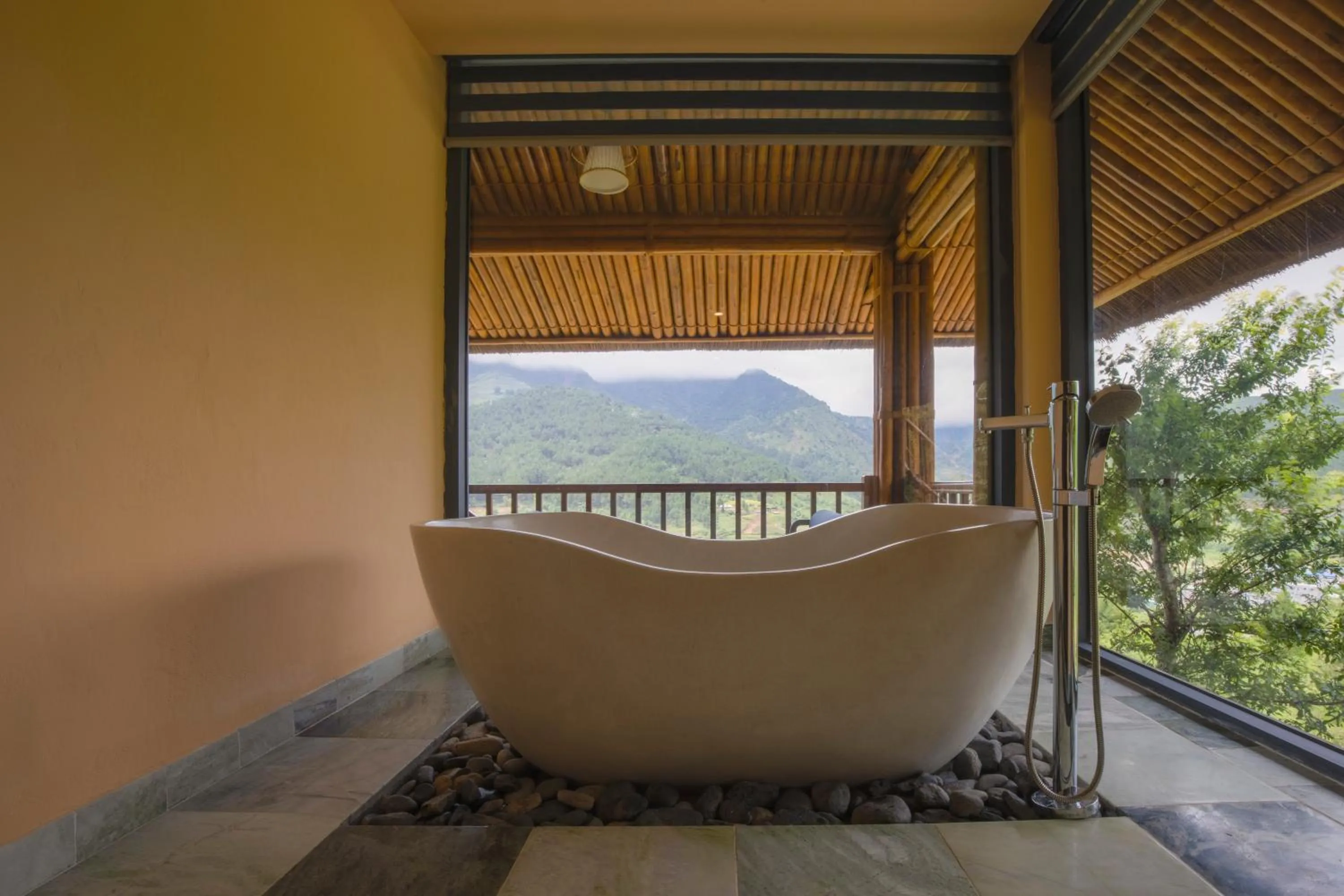 Hot Tub in Le Champ Tu Le