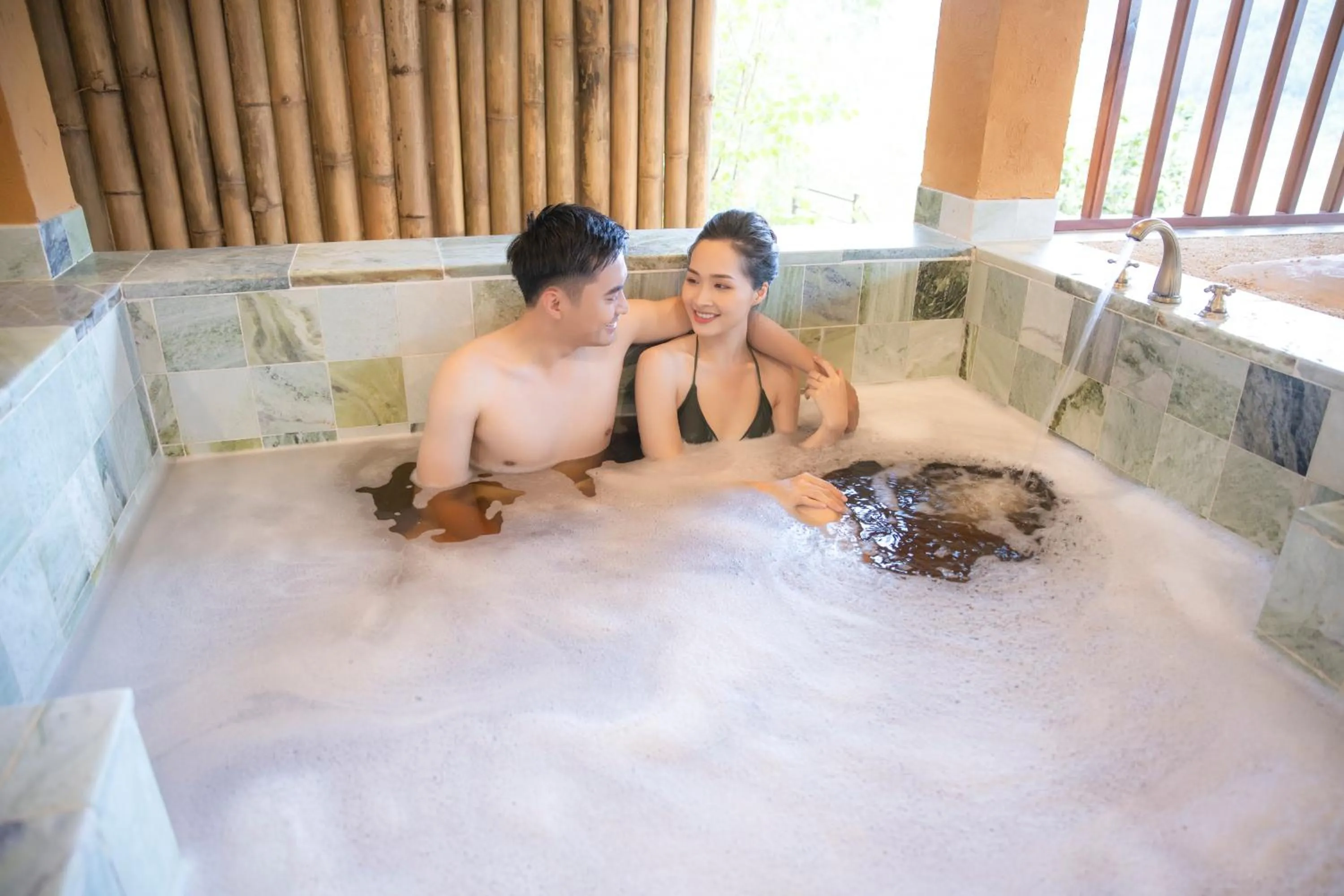 Hot Tub in Le Champ Tu Le
