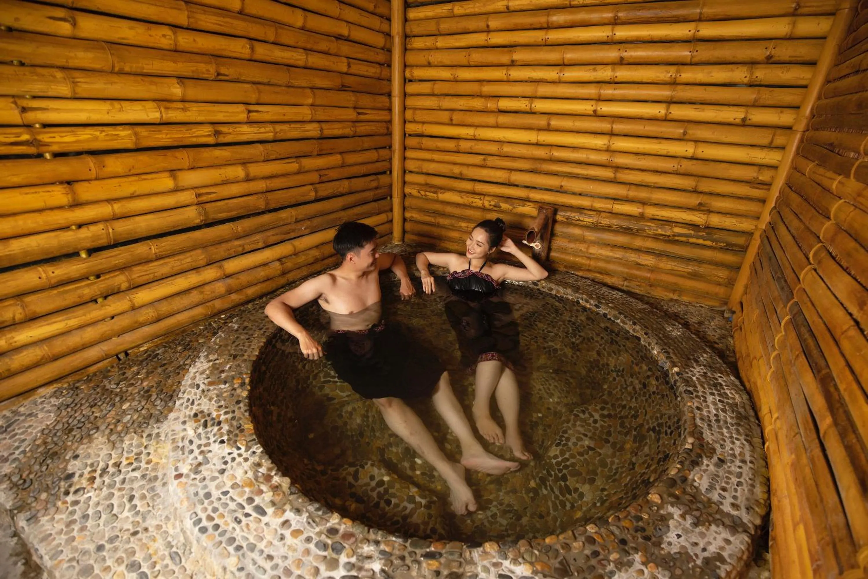 Hot Spring Bath in Le Champ Tu Le
