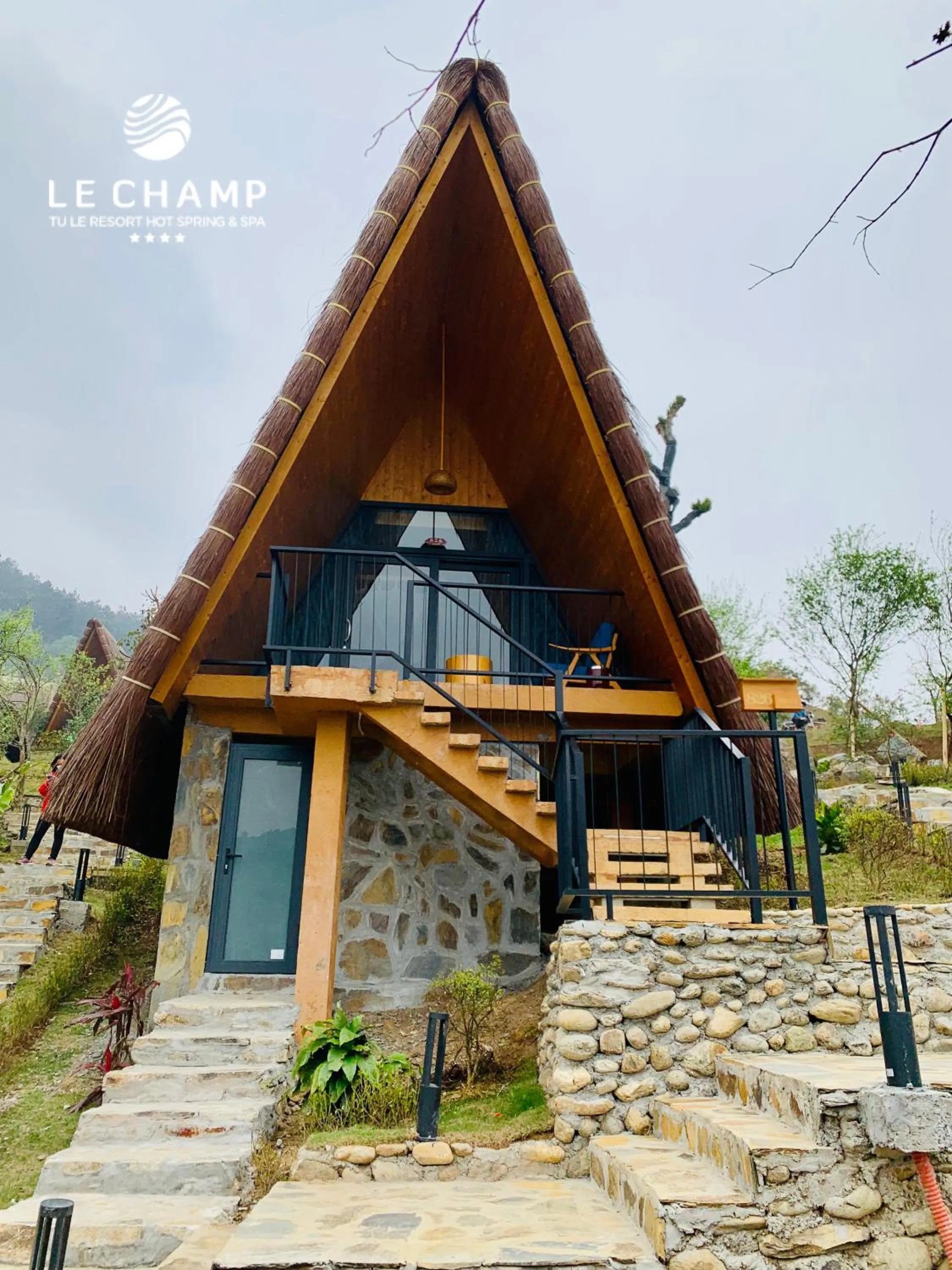 Facade/entrance in Le Champ Tu Le