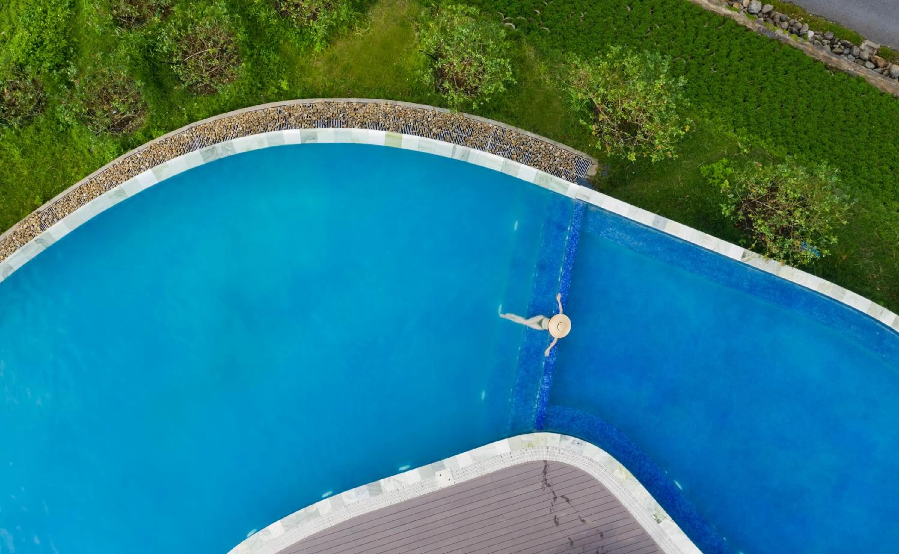 Swimming pool in Le Champ Tu Le