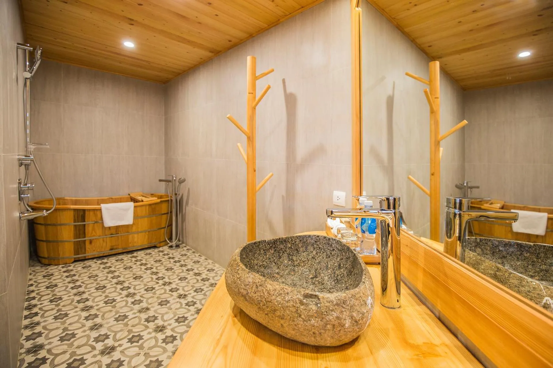 Shower in Le Champ Tu Le