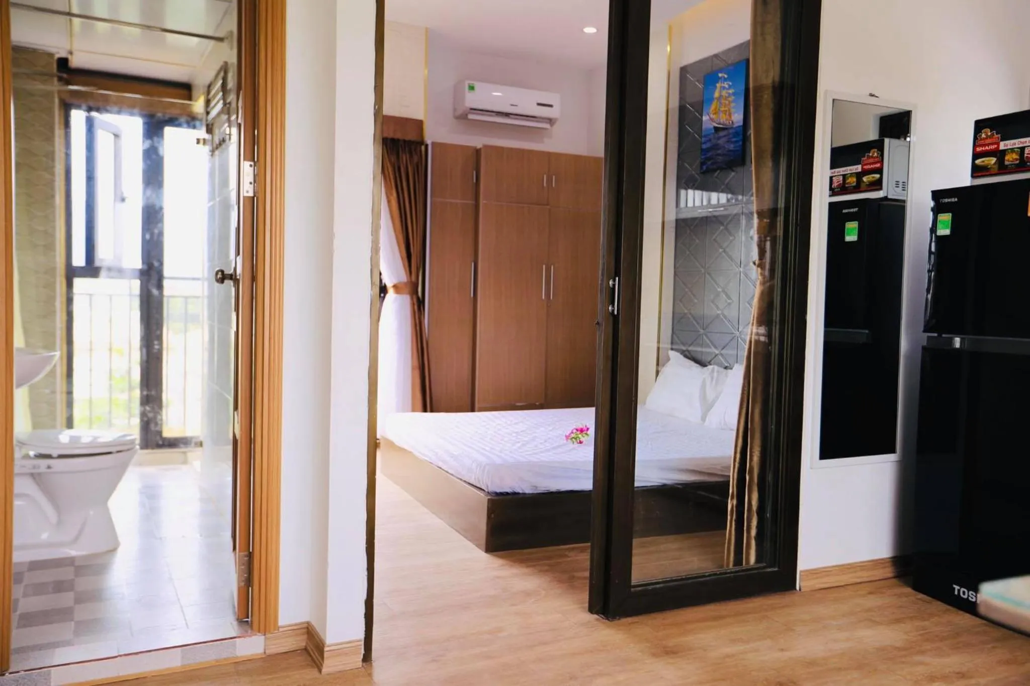 Shower, Bed in Seashine Apartment