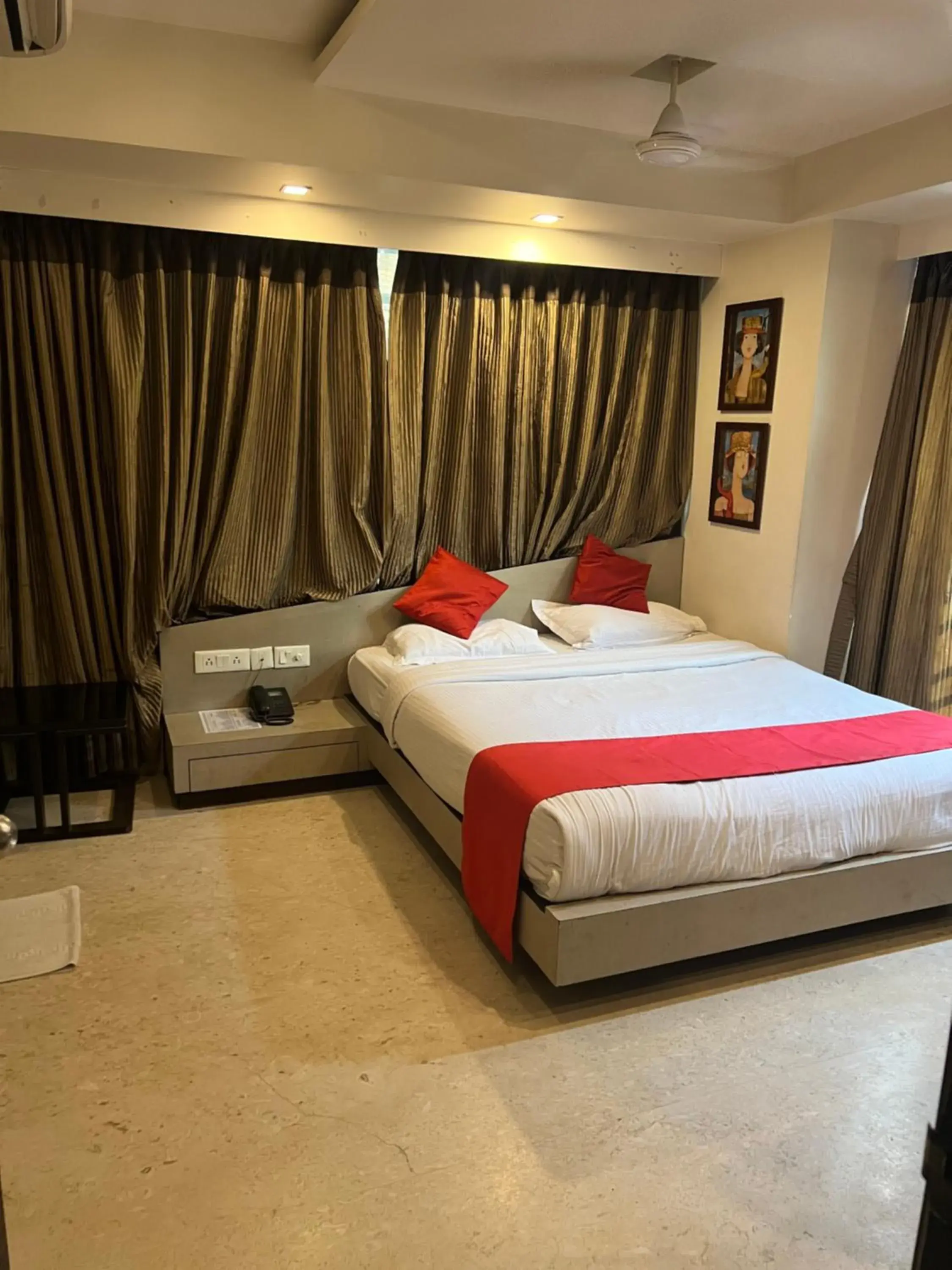 Photo of the whole room in Hotel Aston International Photo of the whole room in Hotel Aston International