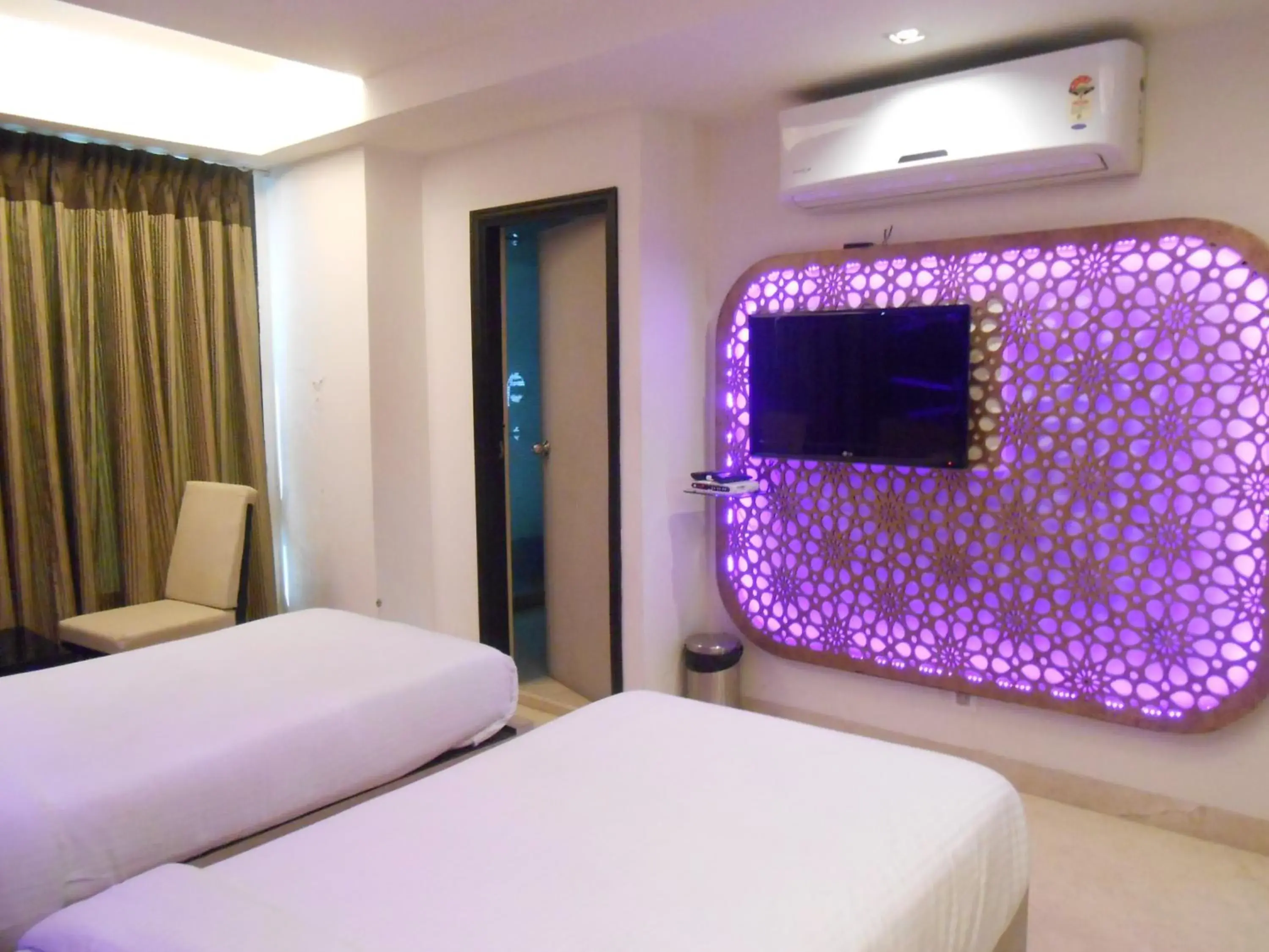 Bed in Hotel Aston International Bed in Hotel Aston International