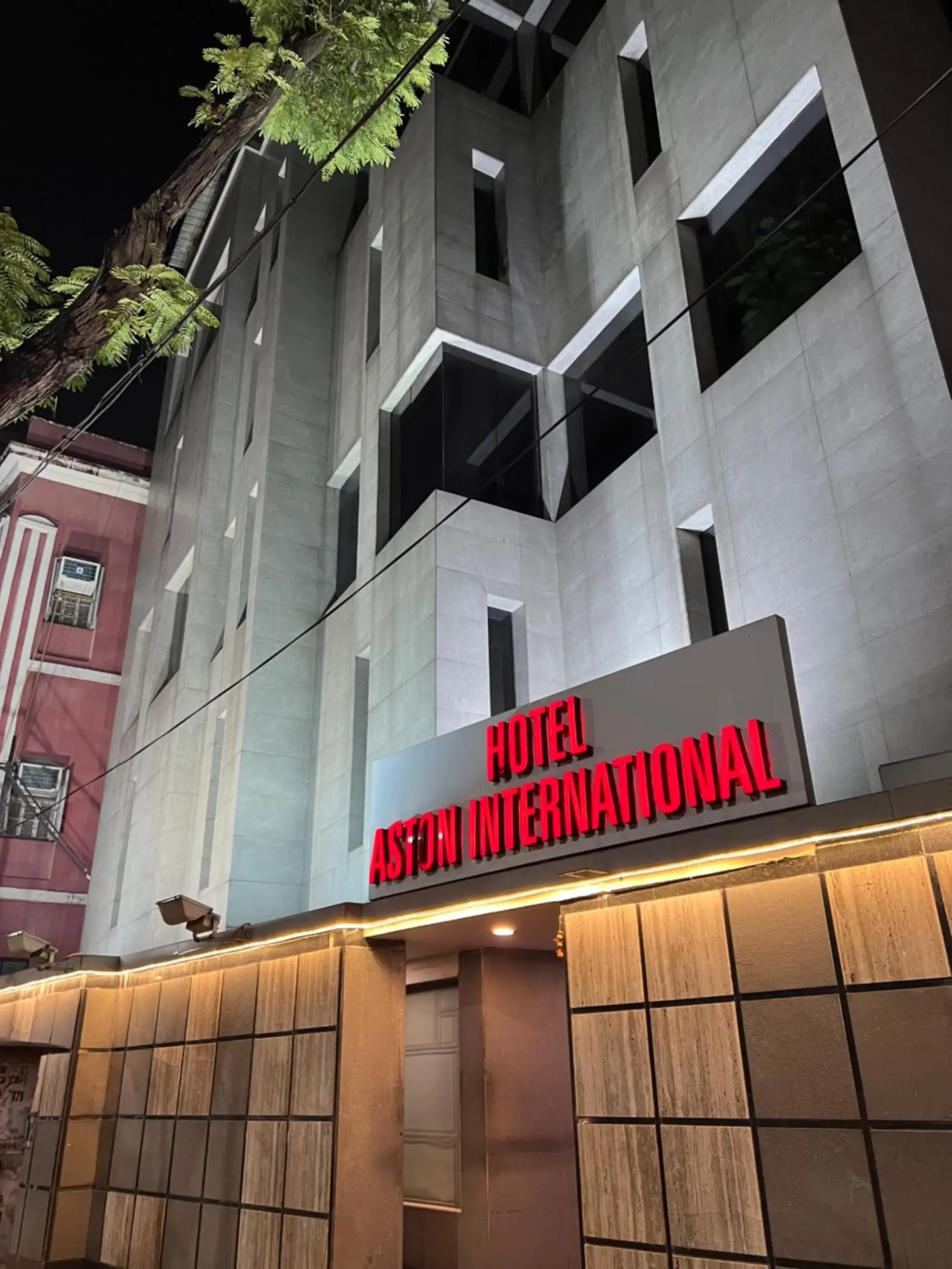 Facade/entrance in Hotel Aston International Facade/entrance in Hotel Aston International