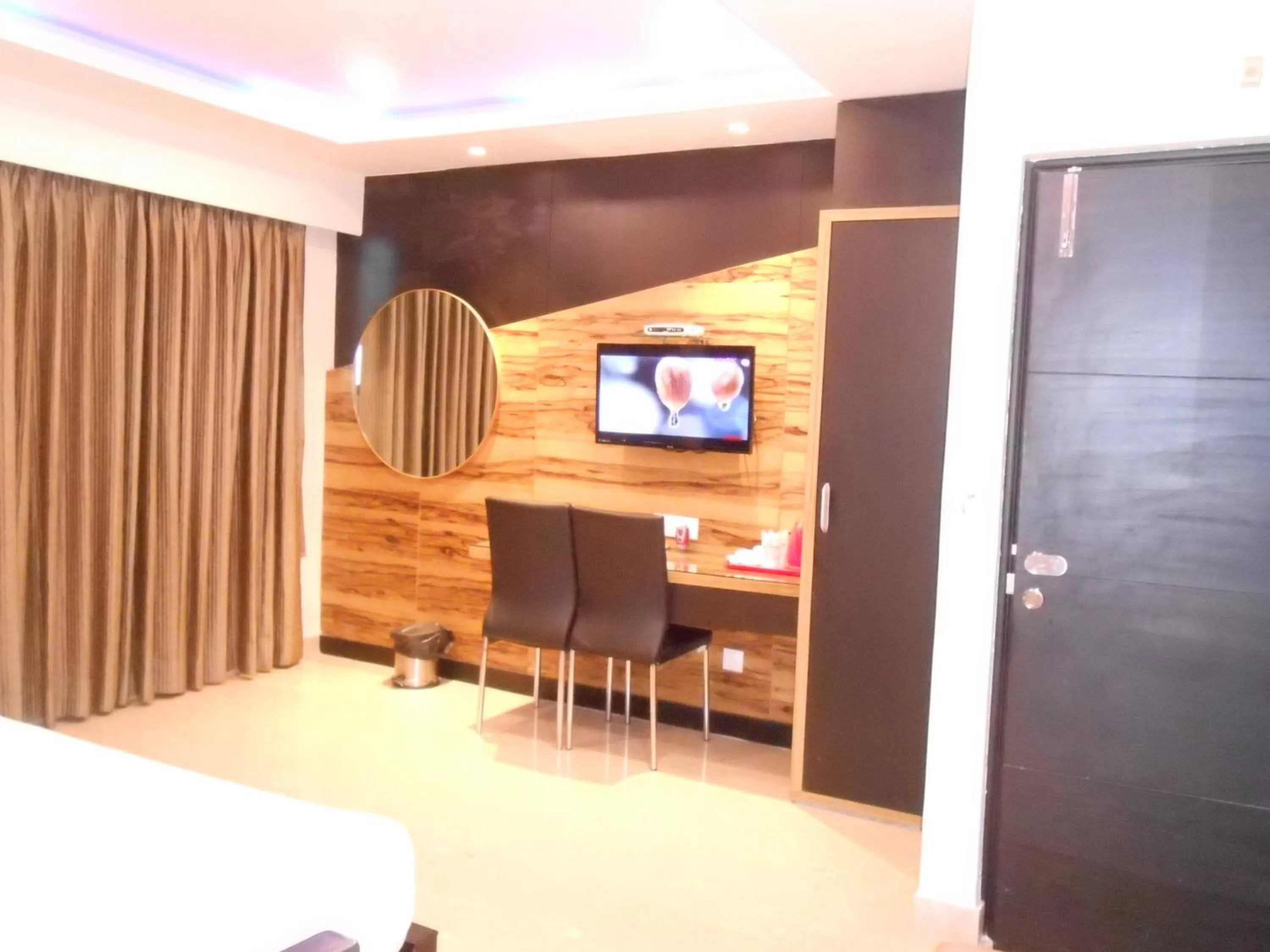 TV and multimedia, Bed in Hotel Aston International