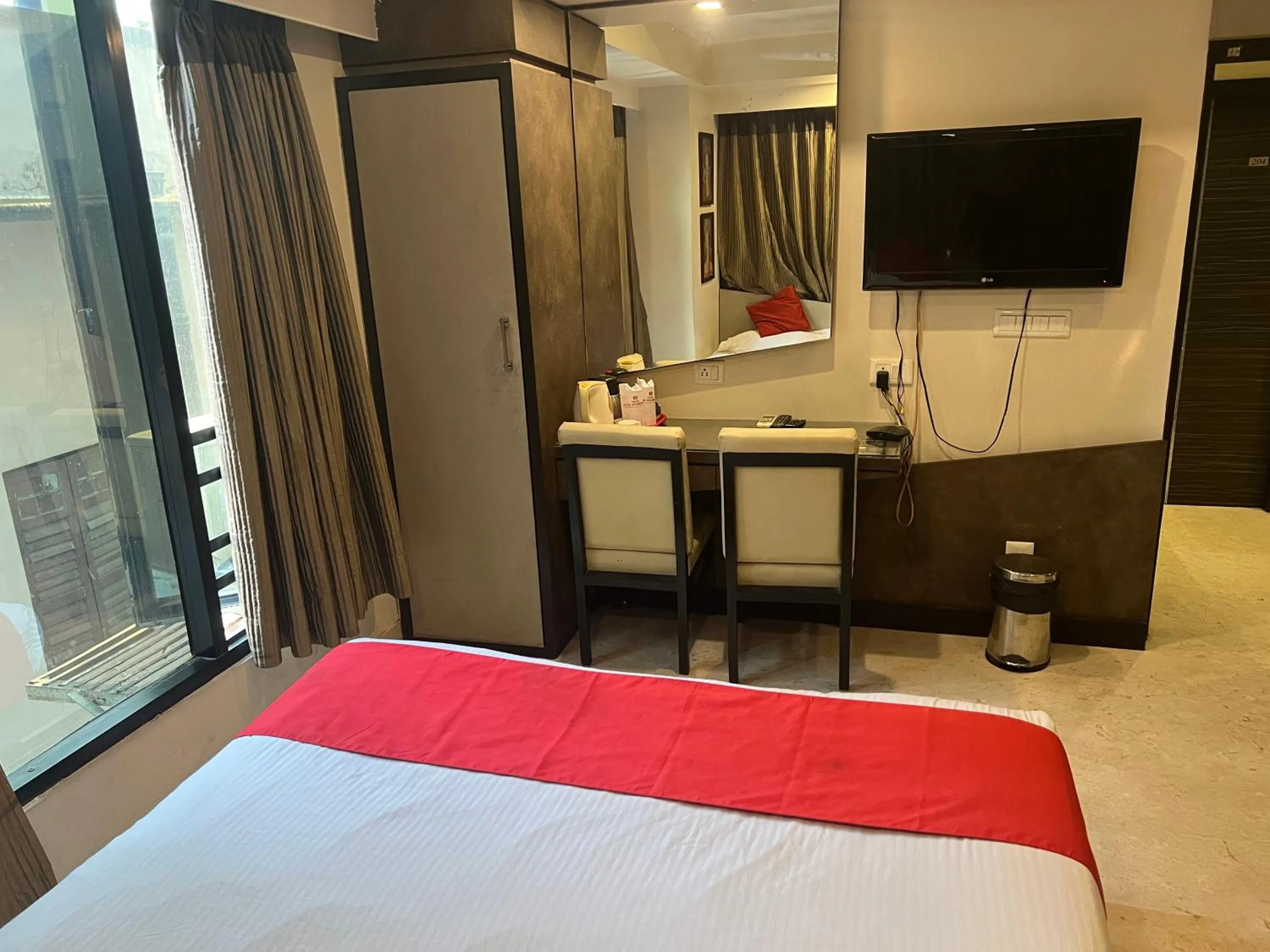 TV and multimedia, Bed in Hotel Aston International