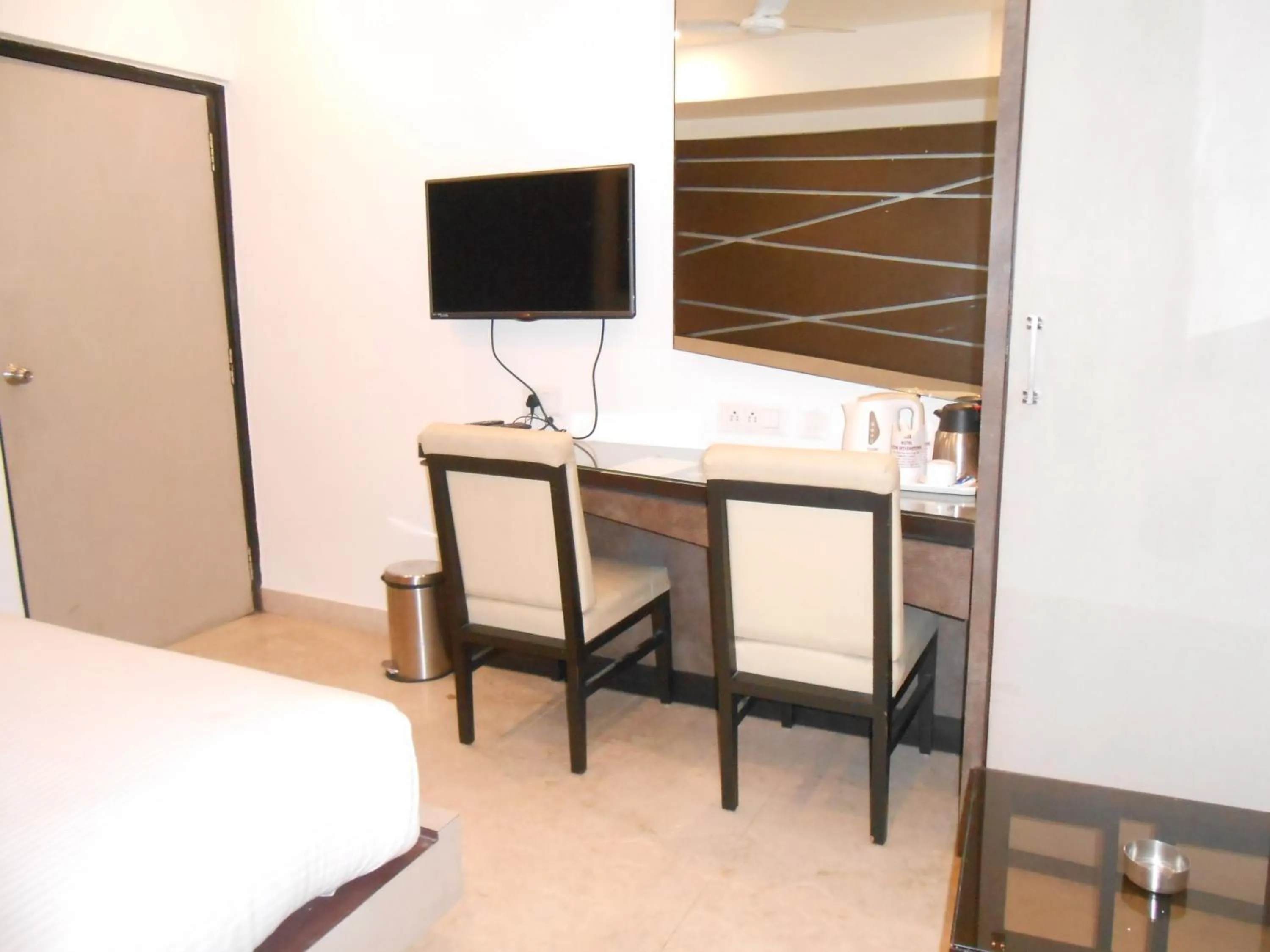 TV and multimedia, Bed in Hotel Aston International