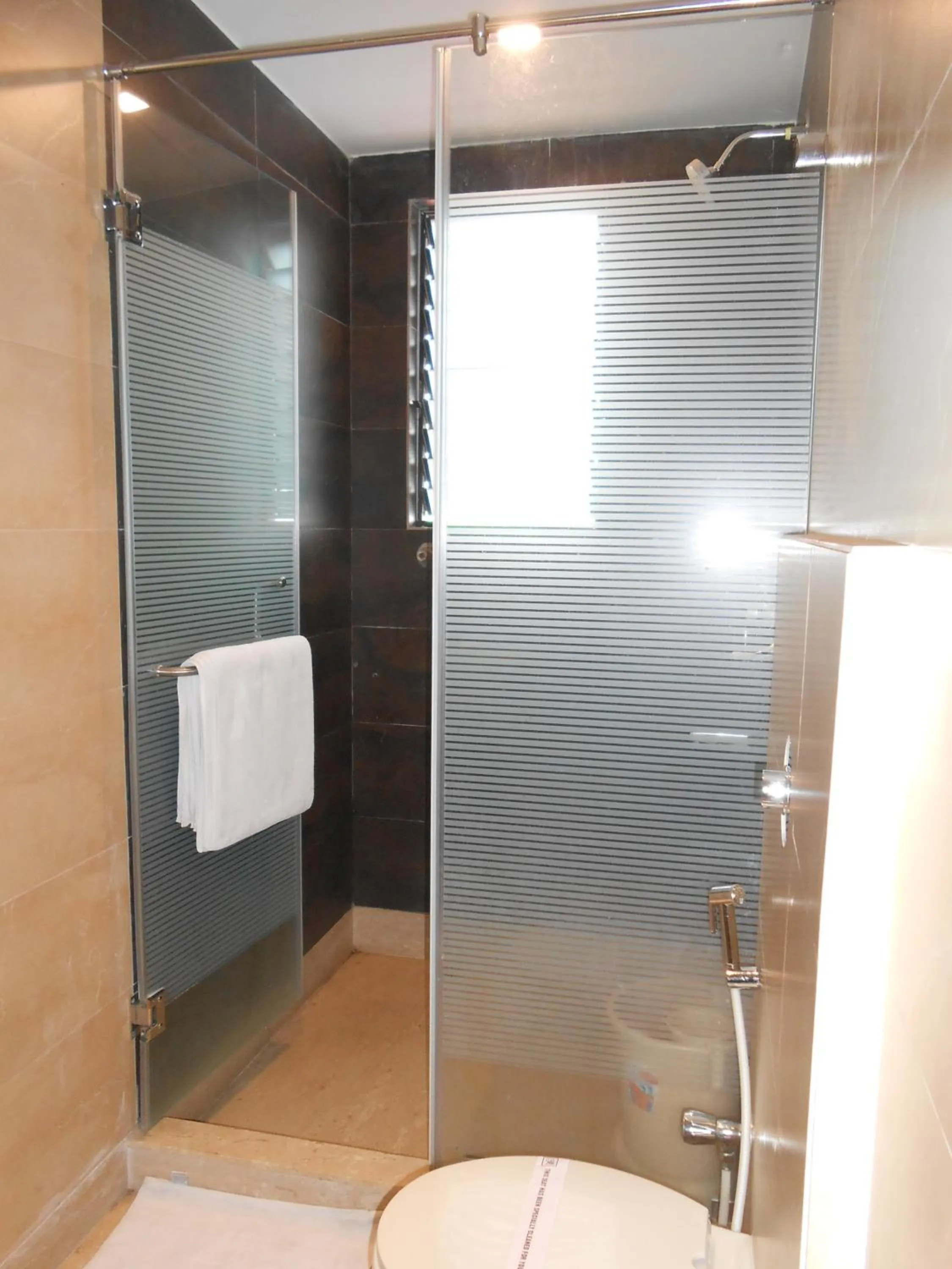 Bathroom in Hotel Aston International