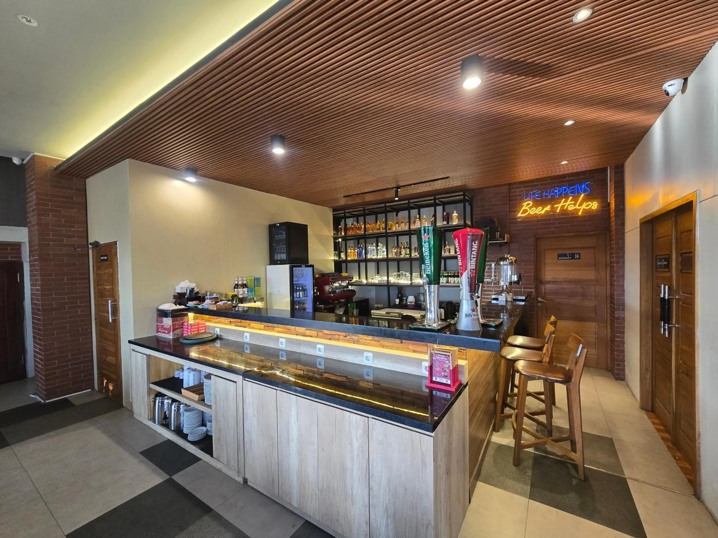 Lounge or bar in Kaloka Airport Hotel