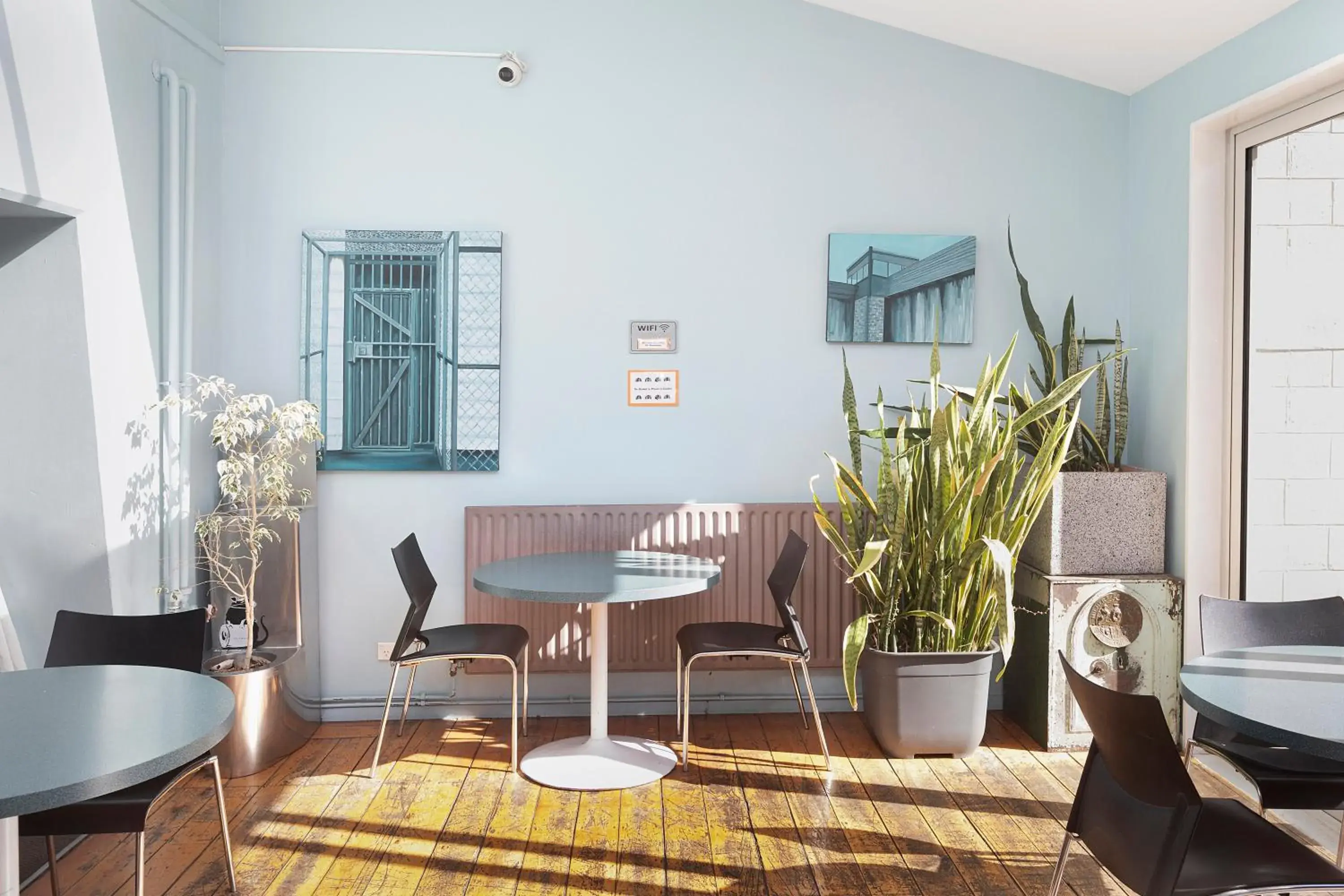 Lounge or bar, Dining Area in Jailhouse Accommodation