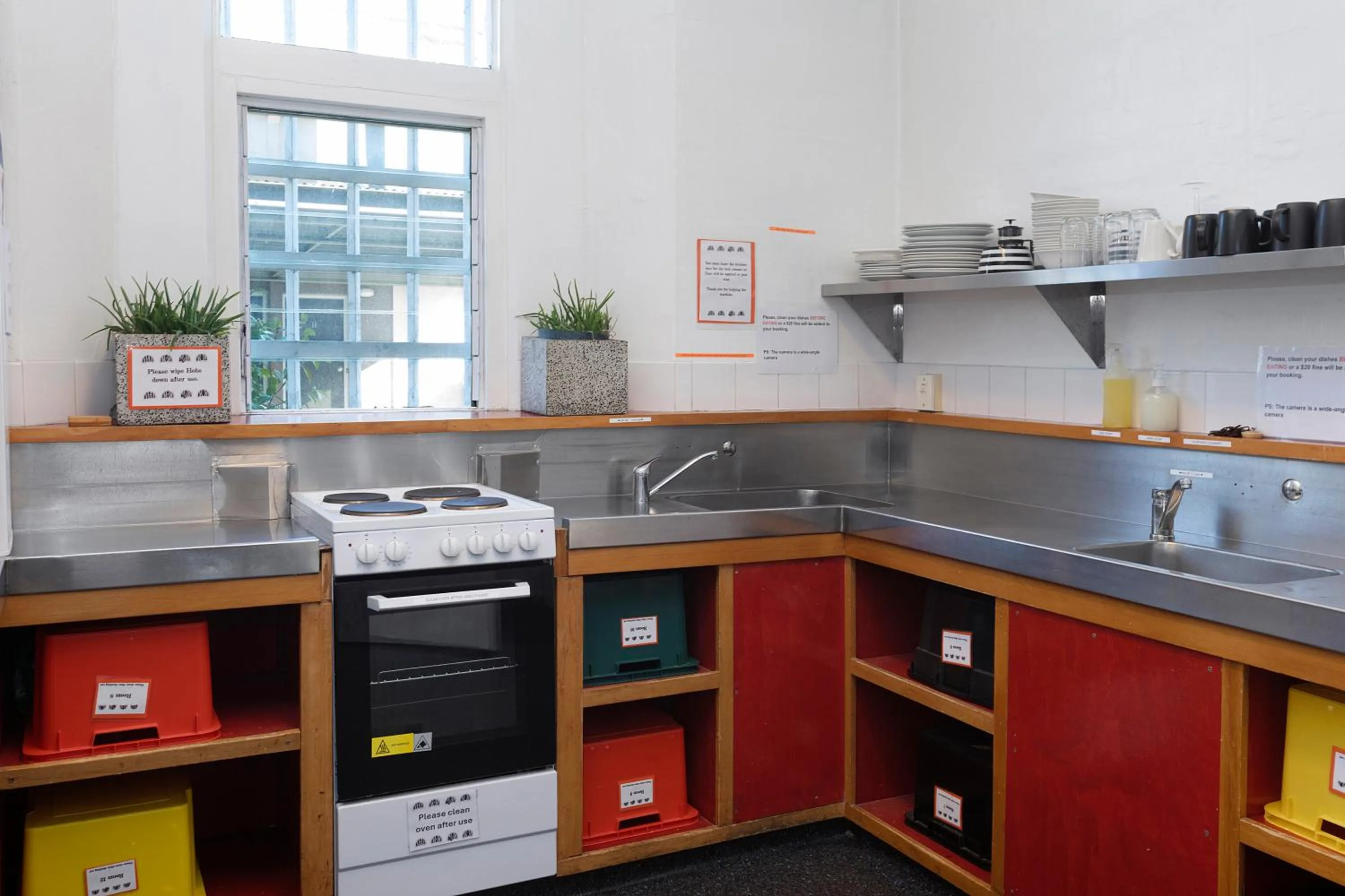 Kitchen or kitchenette in Jailhouse Accommodation