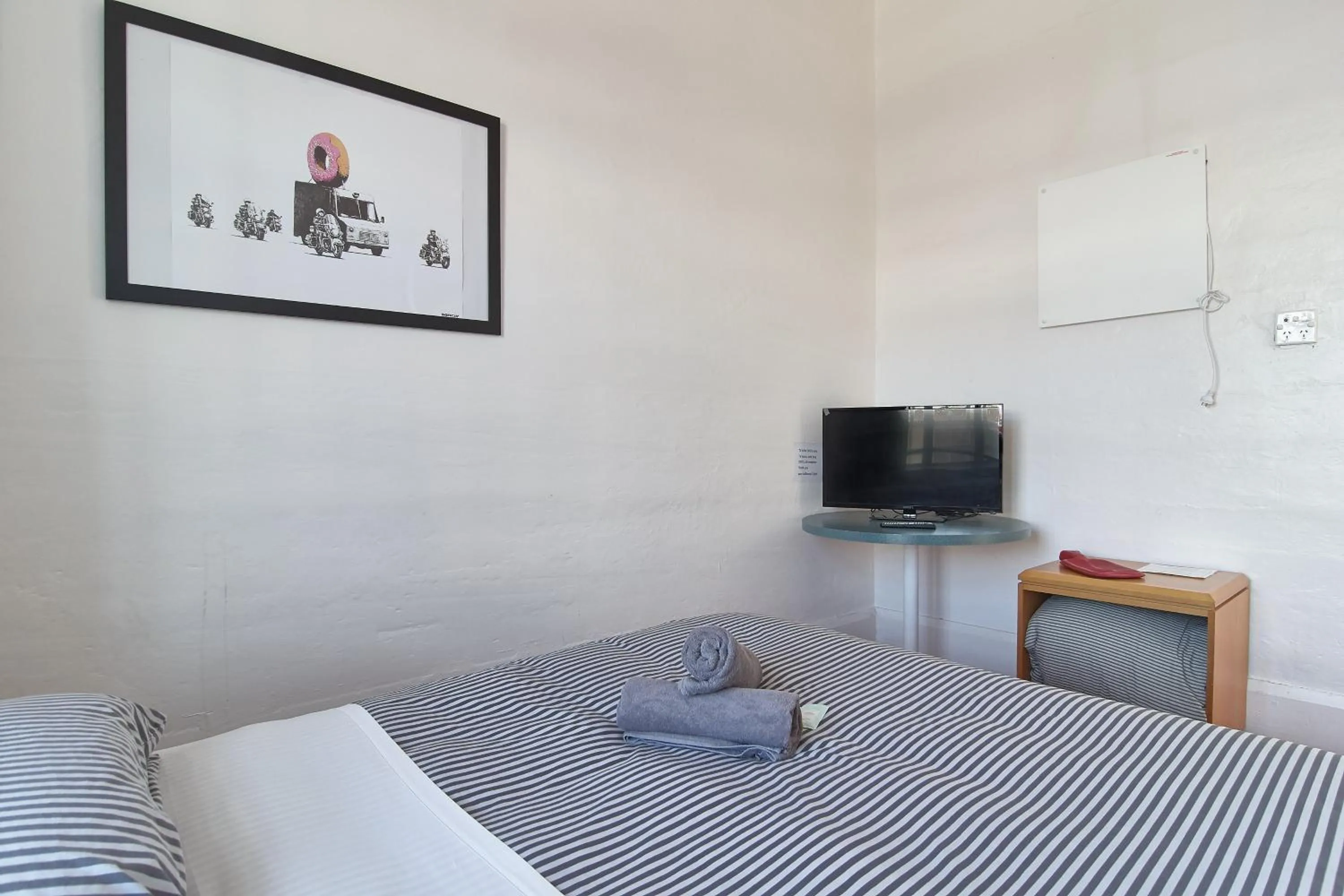 Photo of the whole room, Bed in Jailhouse Accommodation