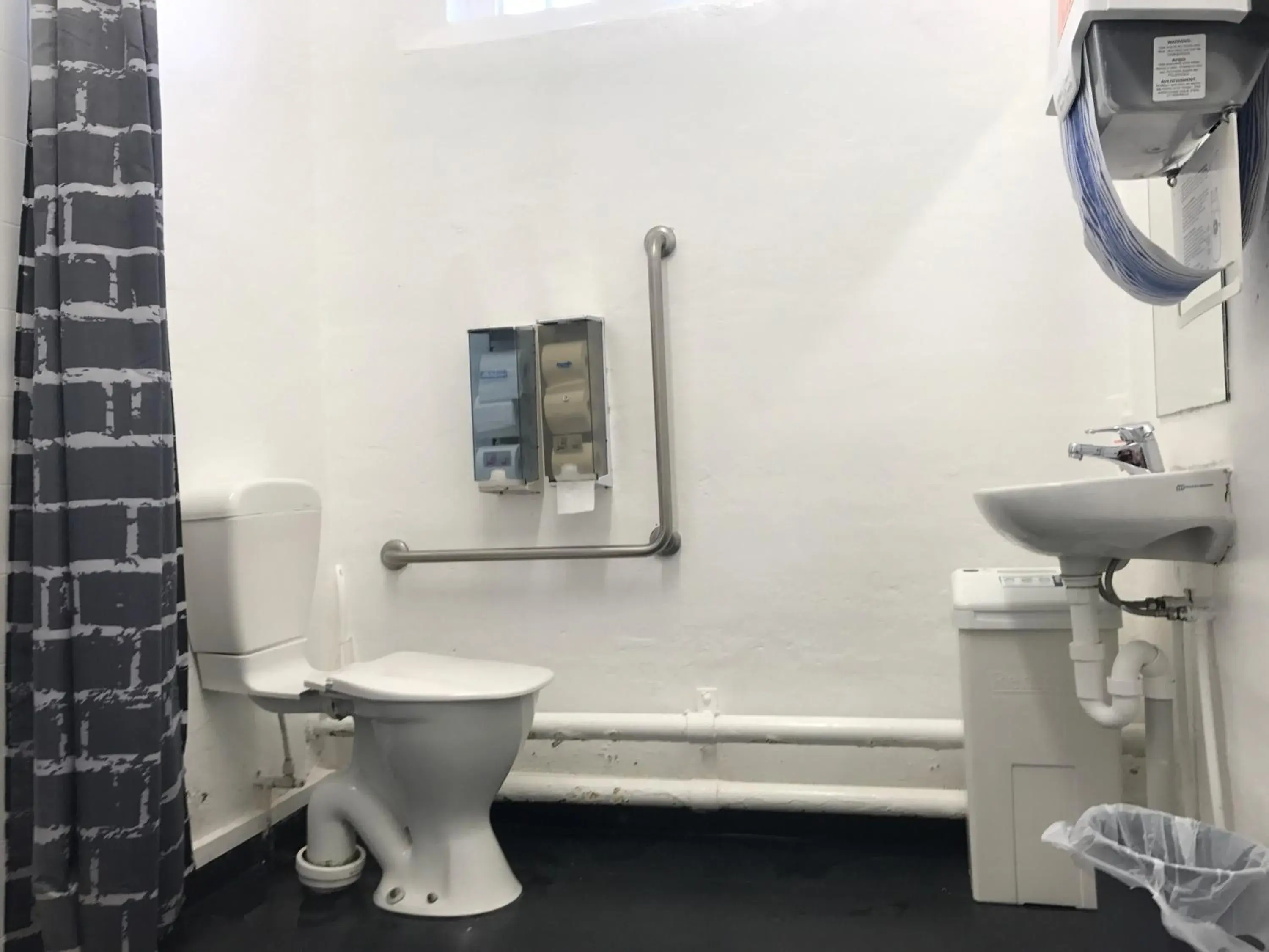 Bathroom in Jailhouse Accommodation