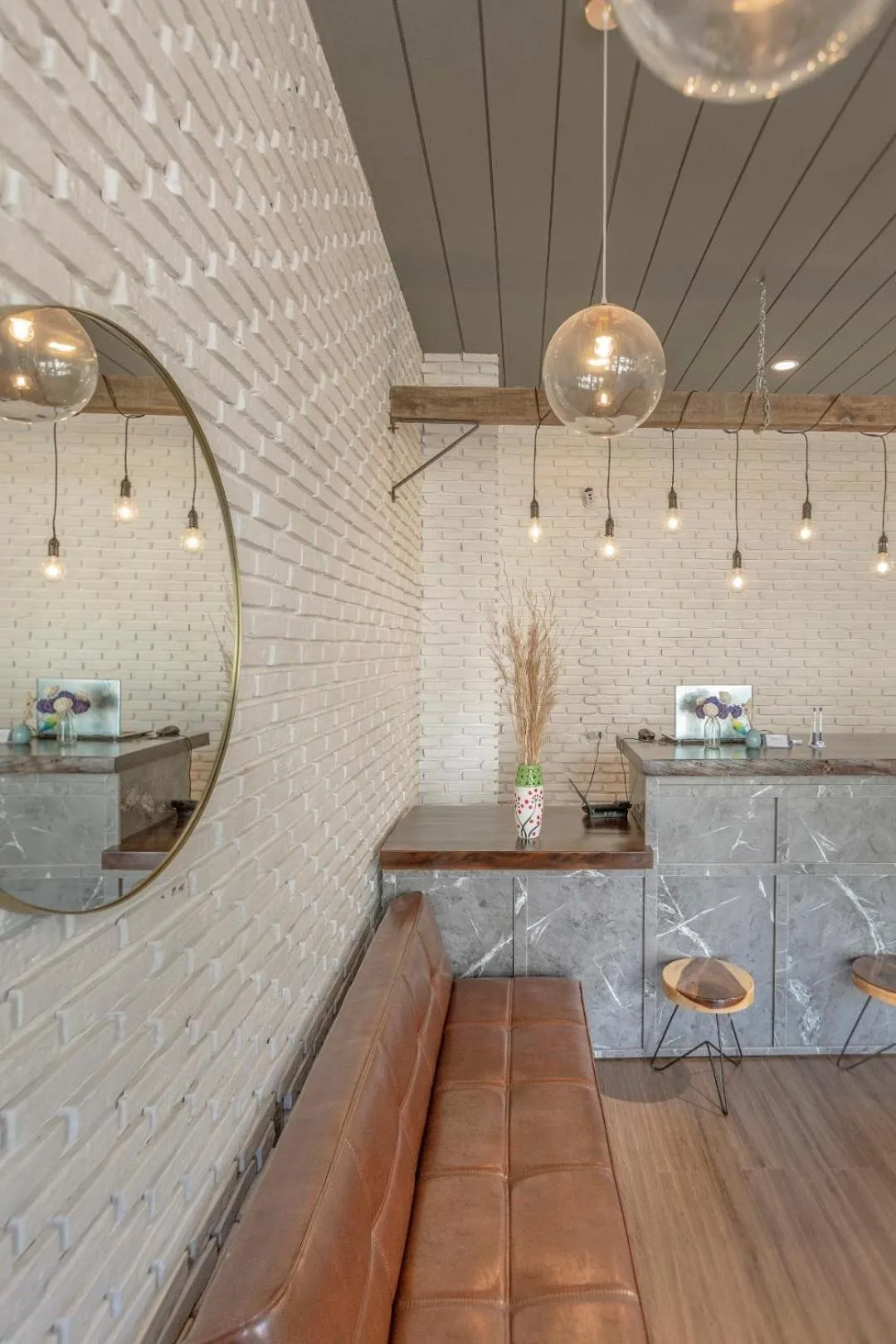 Communal lounge/ TV room in Seven A Hotel