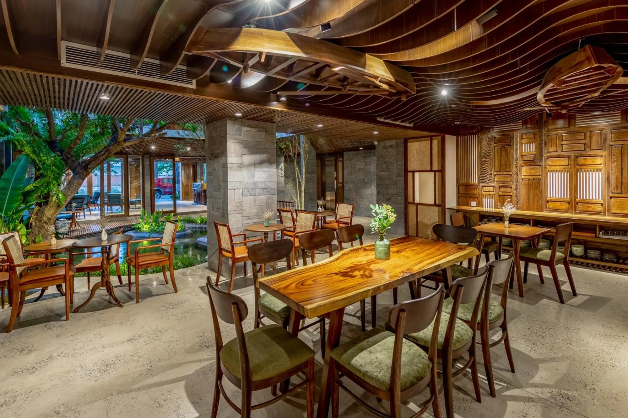 Restaurant/places to eat in Minh Boutique