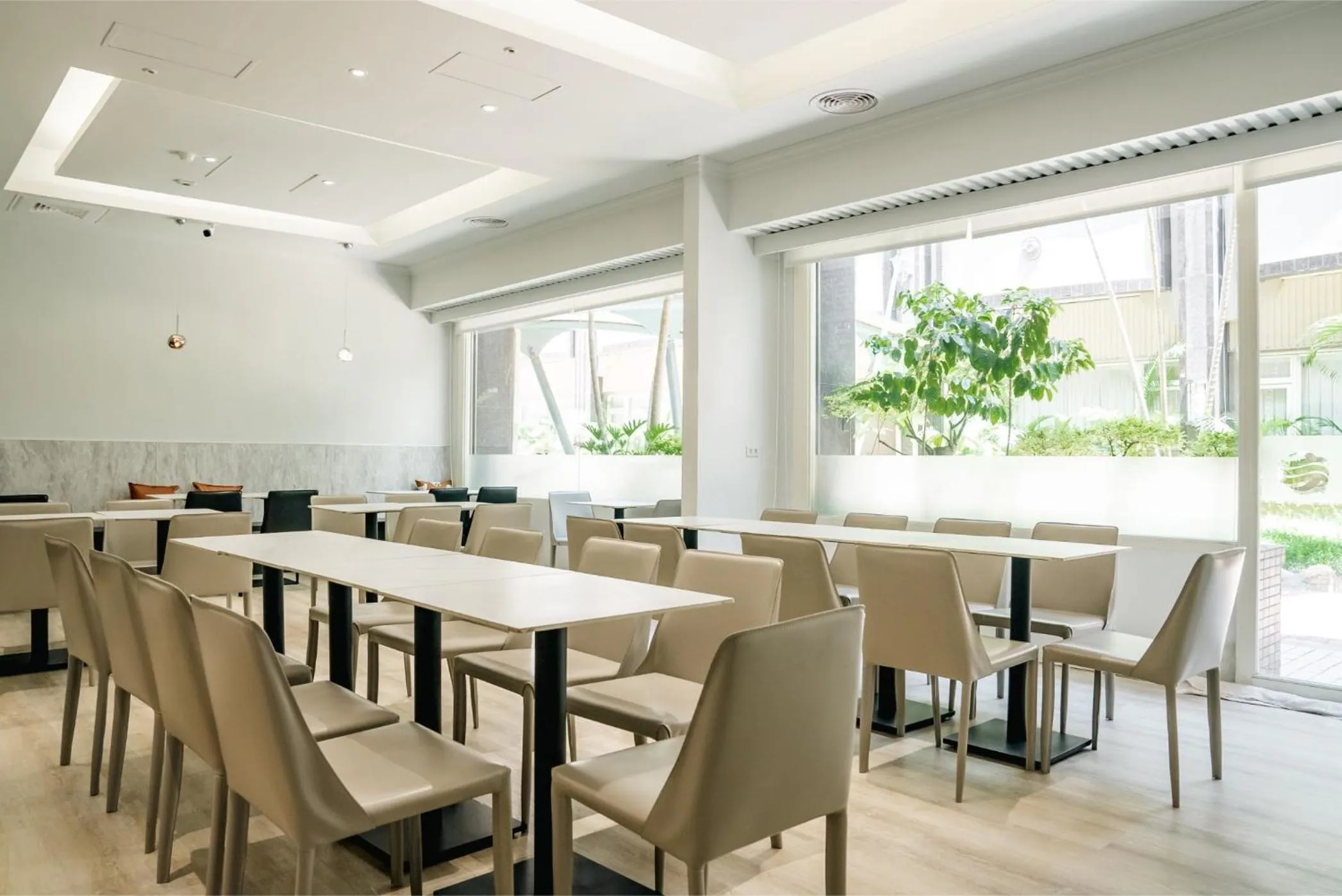 Restaurant/places to eat in East Coast Hotel