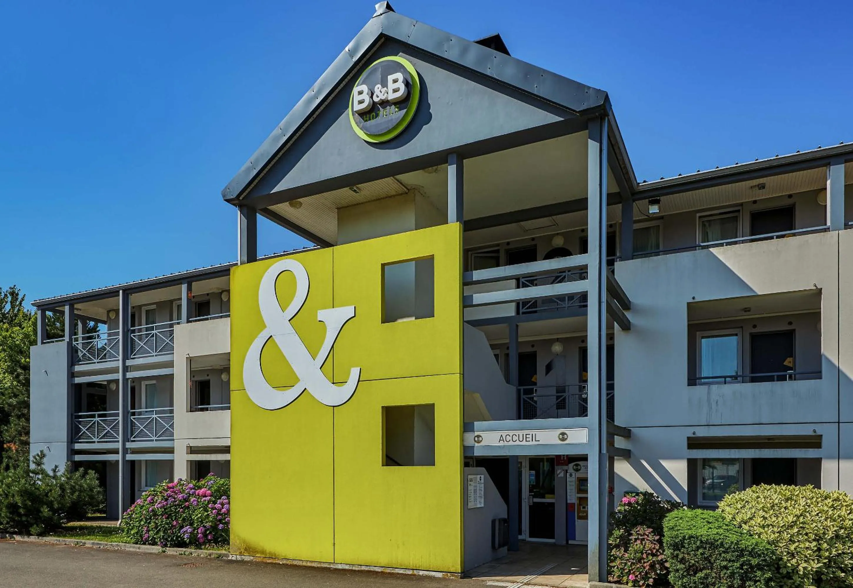 Property building in B&B HOTEL AVRANCHES Baie du Mont St-Michel