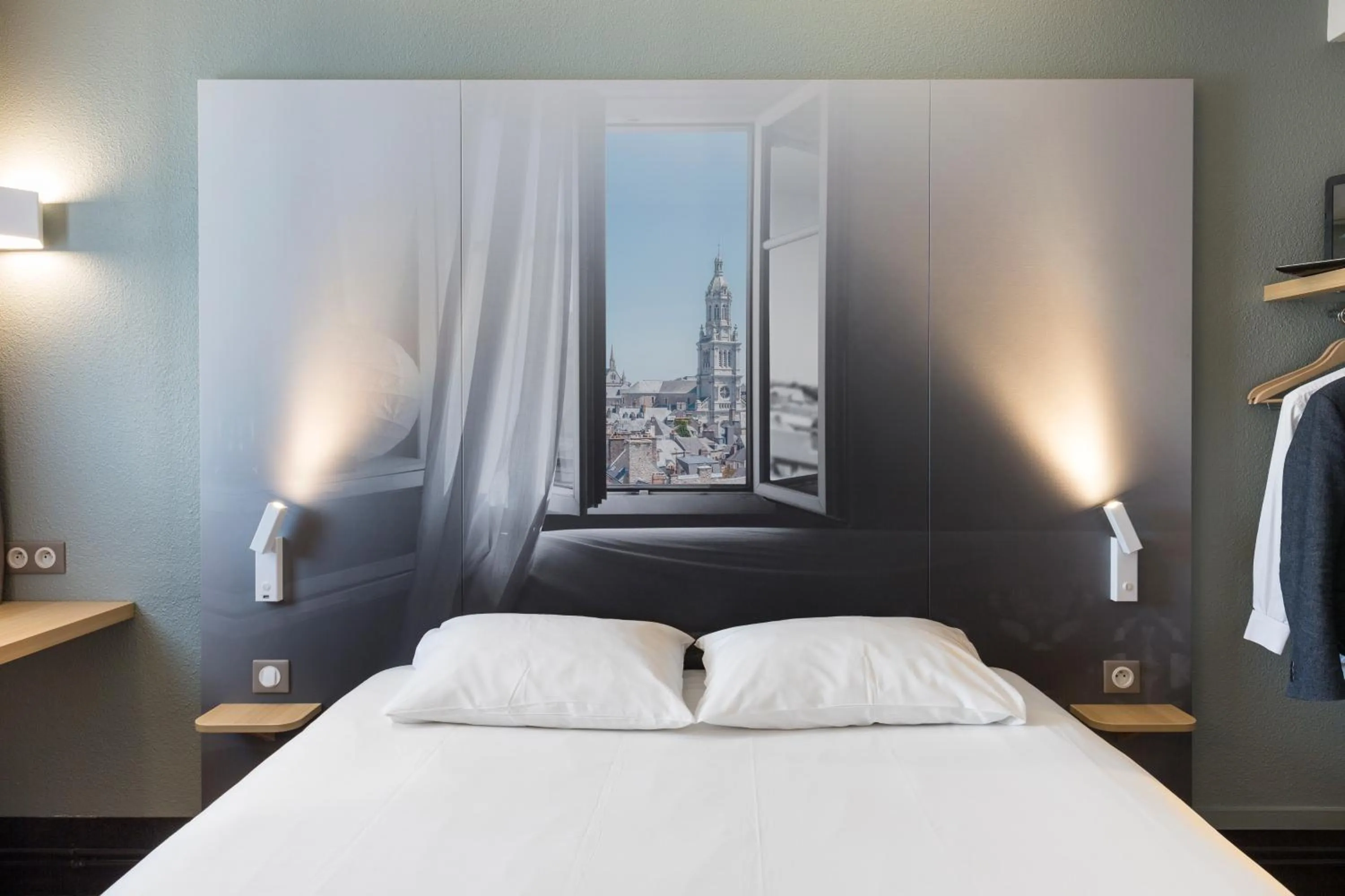 Bedroom, Bed in B&B HOTEL AVRANCHES Baie du Mont St-Michel