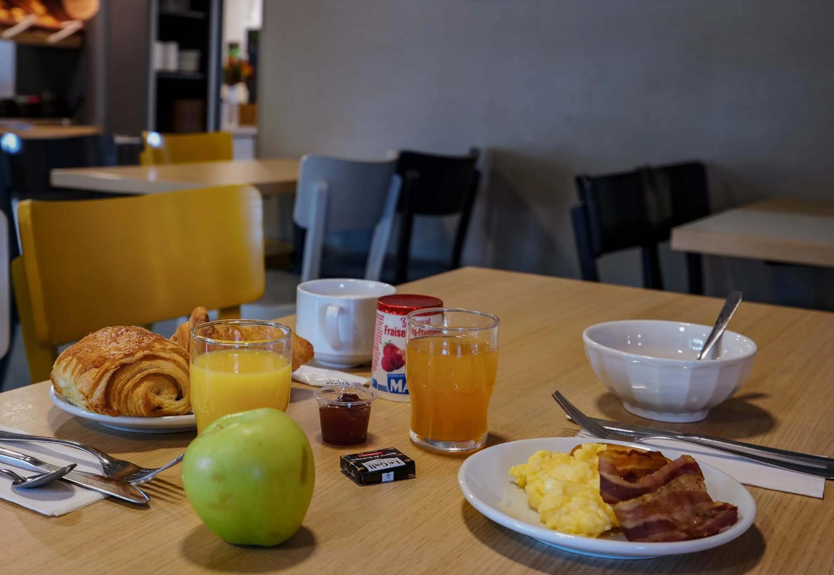 Breakfast in B&B HOTEL AVRANCHES Baie du Mont St-Michel