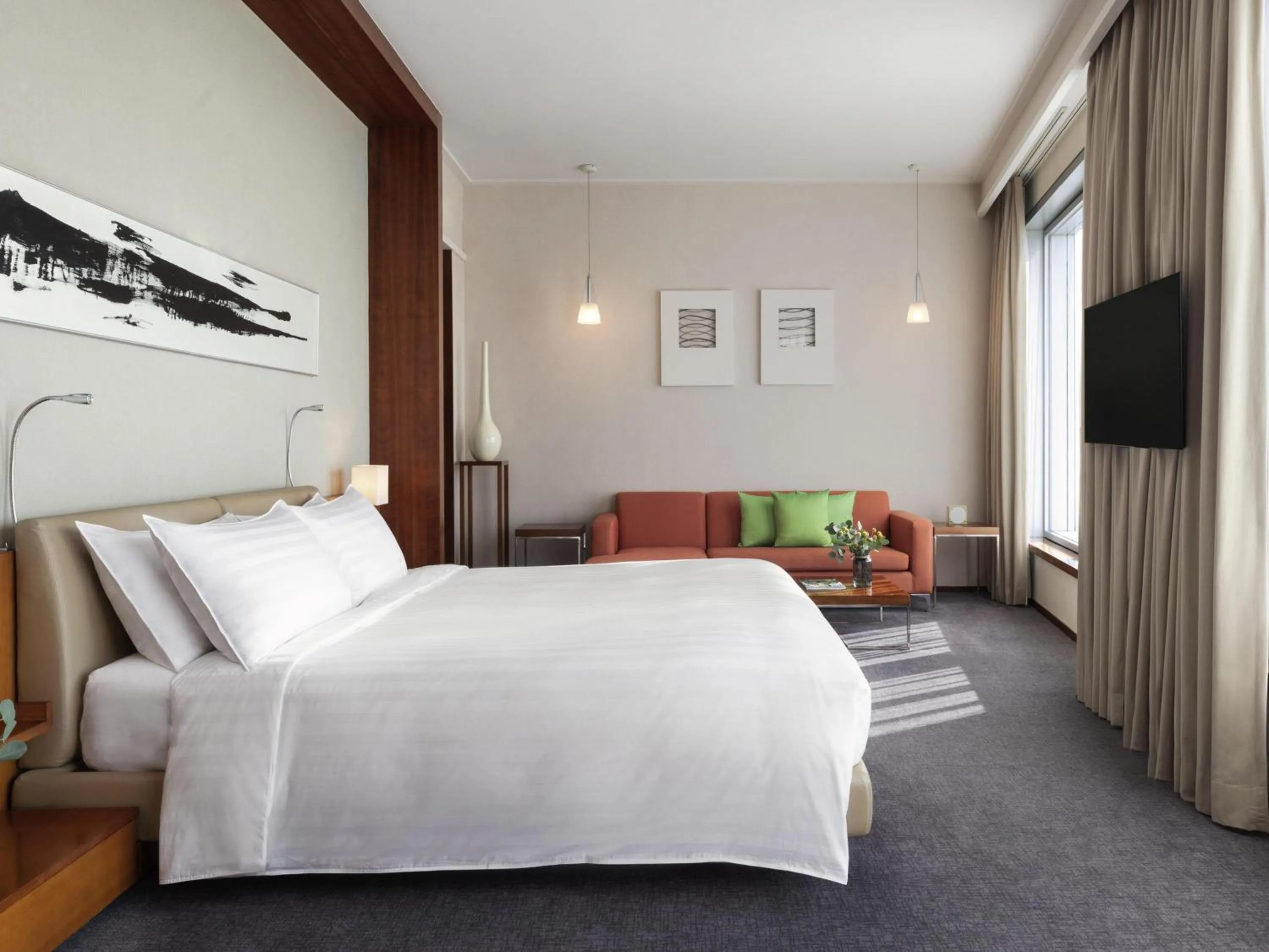 Bedroom, Bed in Novotel Citygate Hong Kong