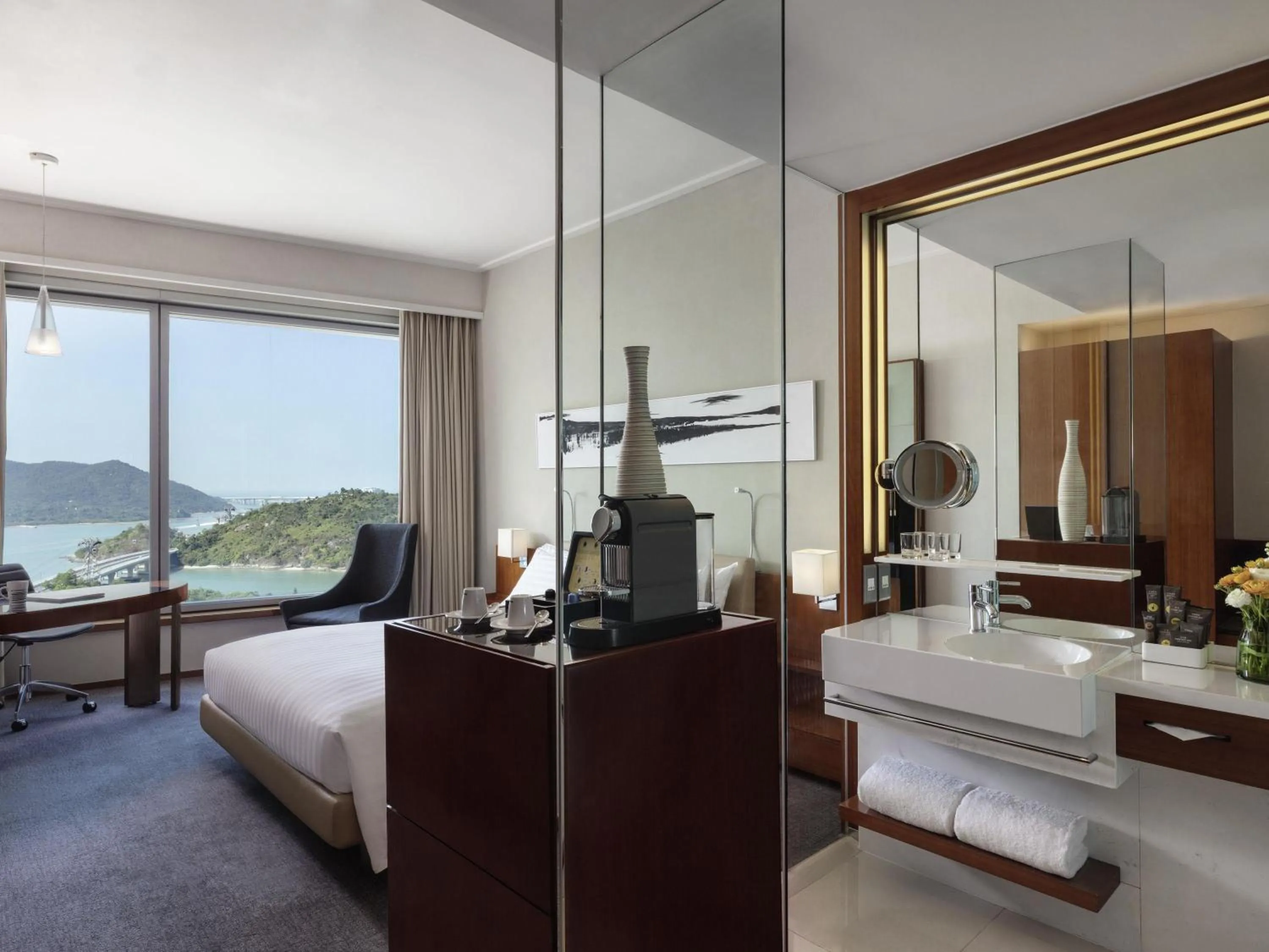 Bedroom, Bed in Novotel Citygate Hong Kong