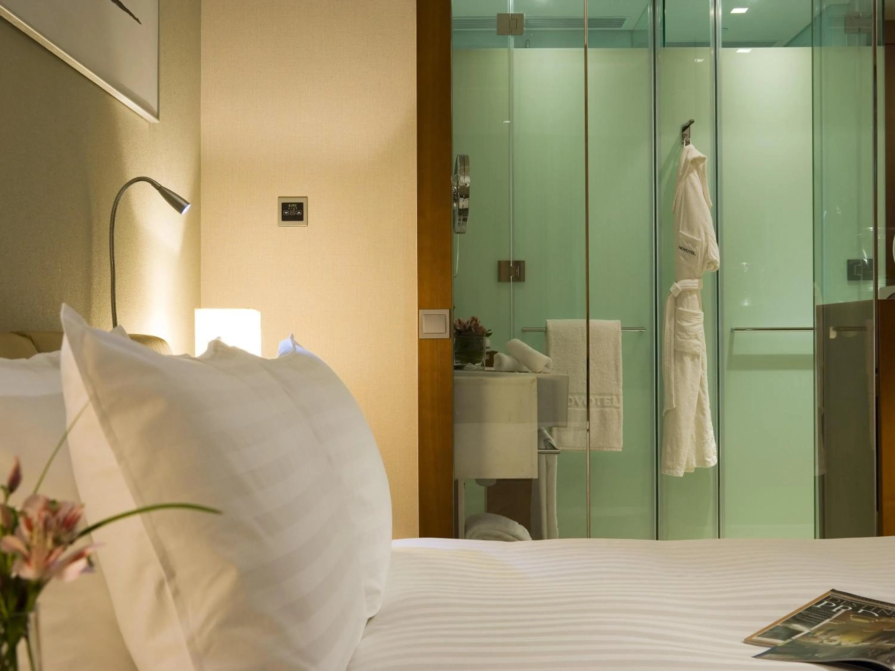 Bedroom, Bed in Novotel Citygate Hong Kong