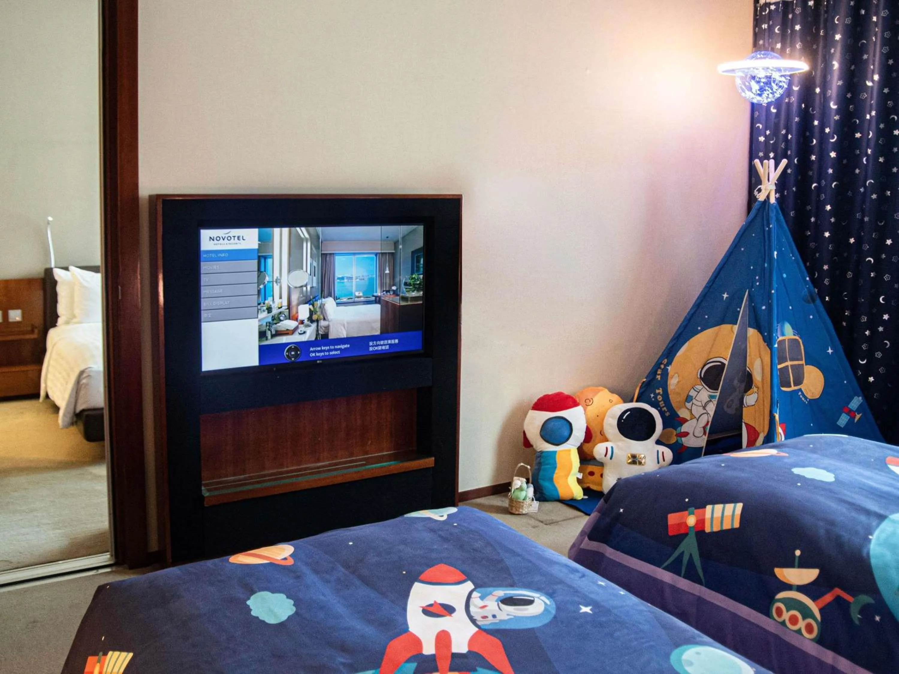 Bedroom, Bed in Novotel Citygate Hong Kong