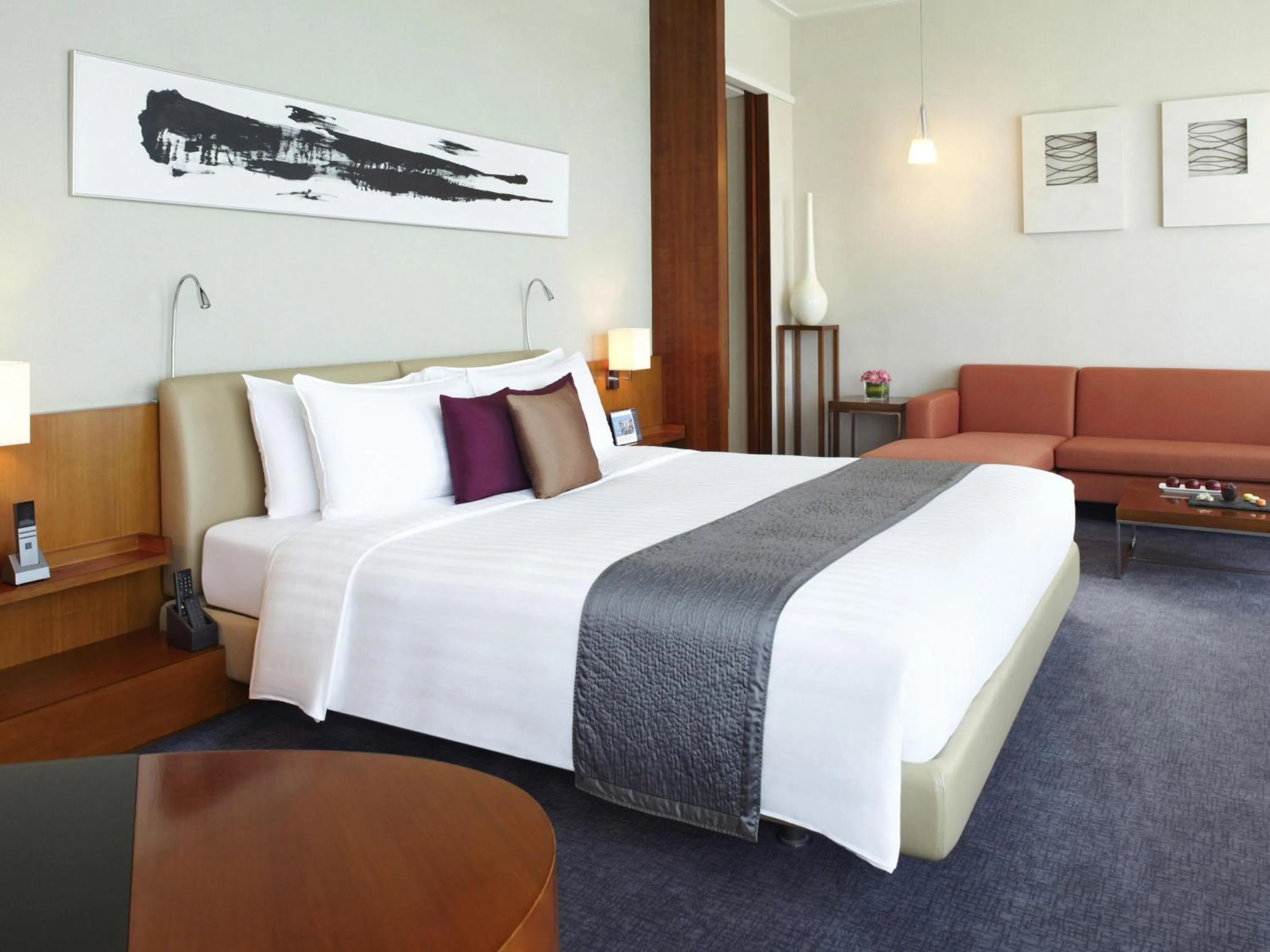 Bedroom, Bed in Novotel Citygate Hong Kong