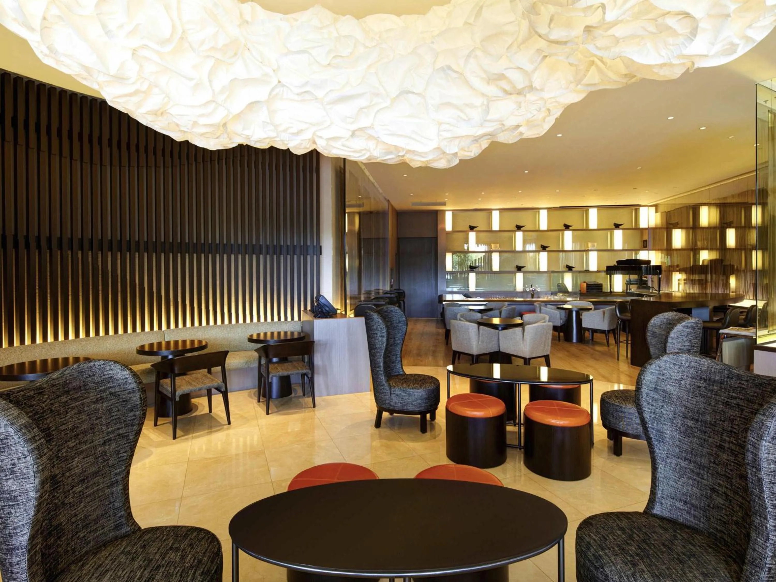 Lounge or bar in Novotel Citygate Hong Kong