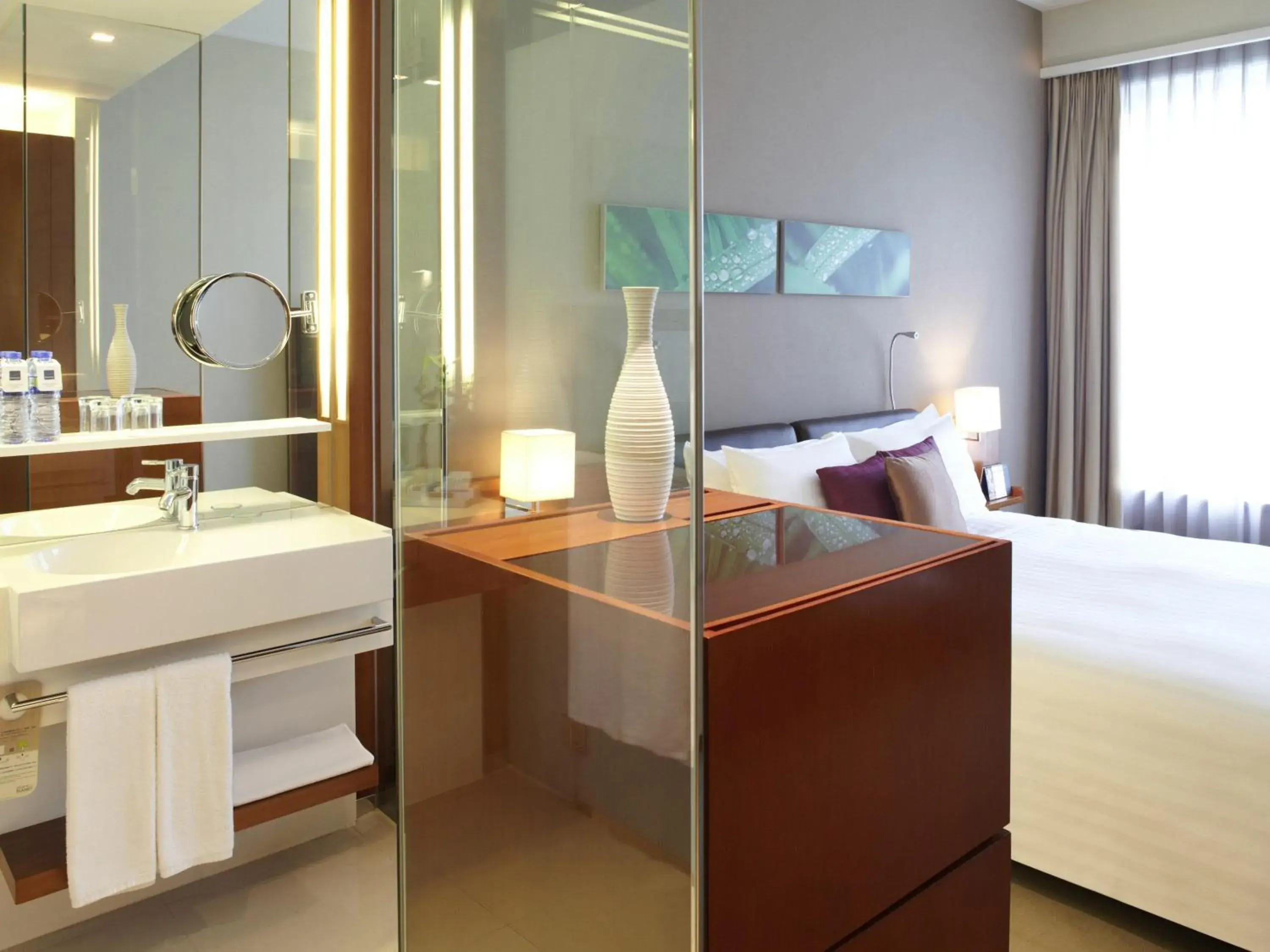 Superior Room with Queen Bed in Novotel Citygate Hong Kong Superior Room with Queen Bed in Novotel Citygate Hong Kong