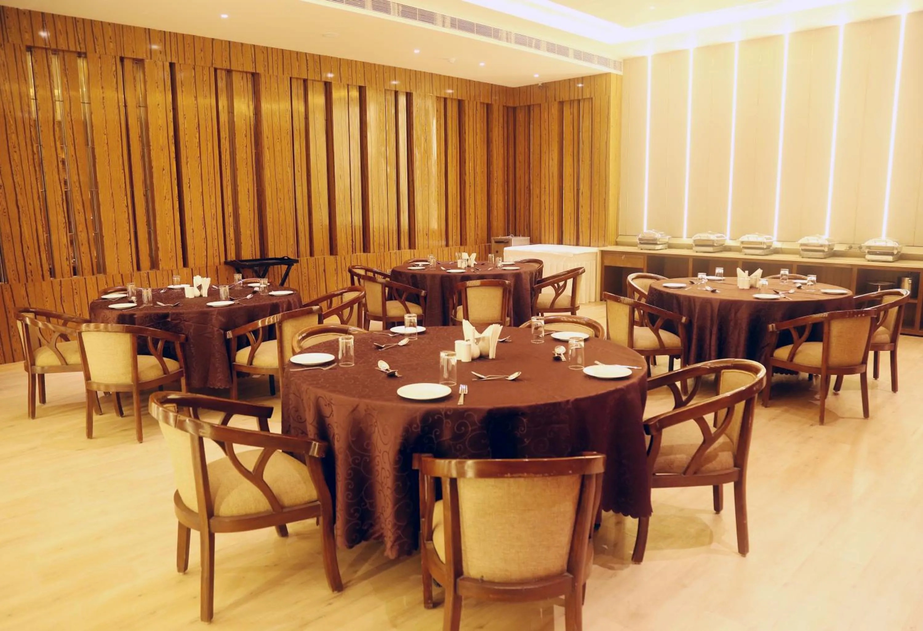 Restaurant/places to eat in OM Clarks Inn Raebareli