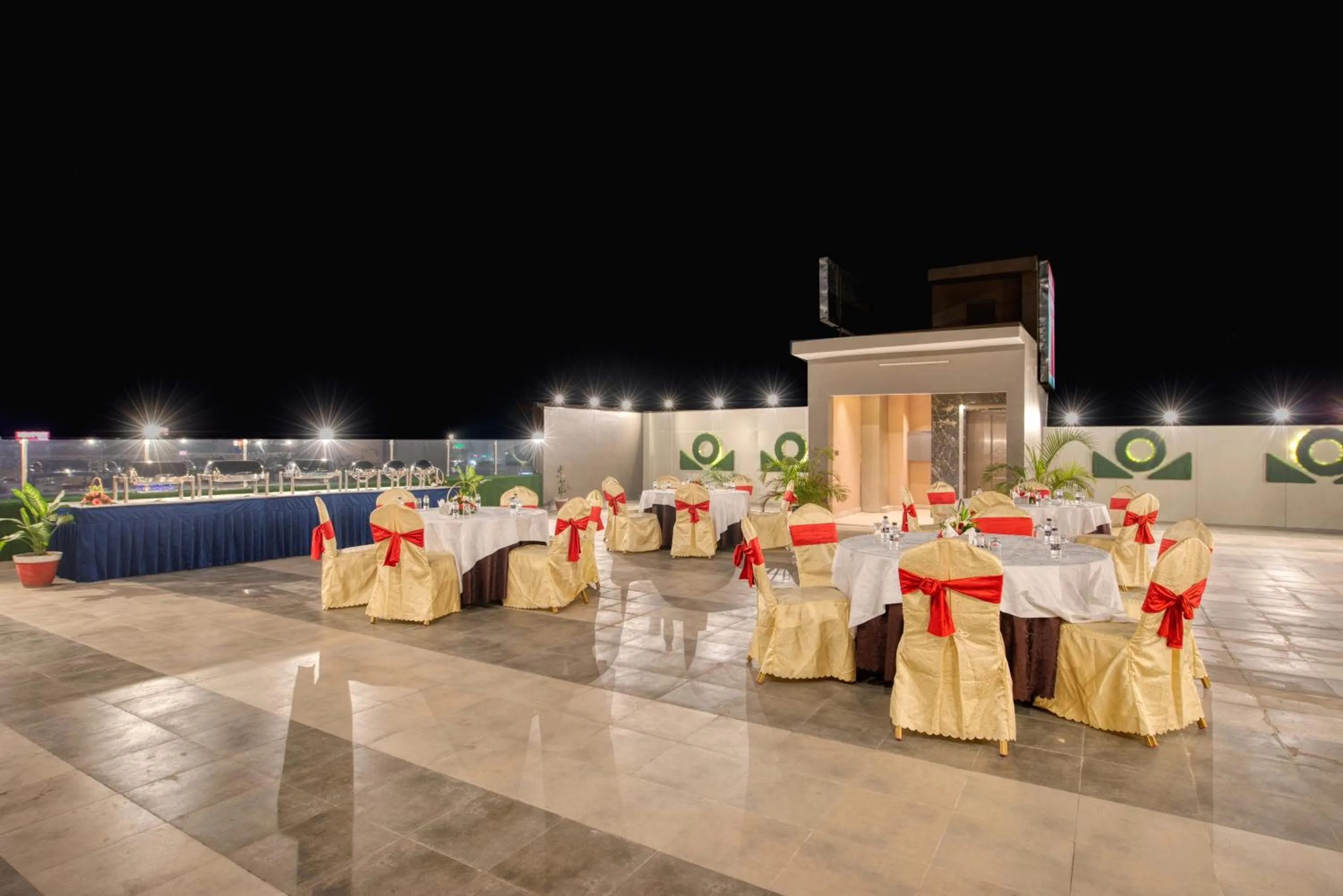 Banquet/Function facilities in OM Clarks Inn Raebareli