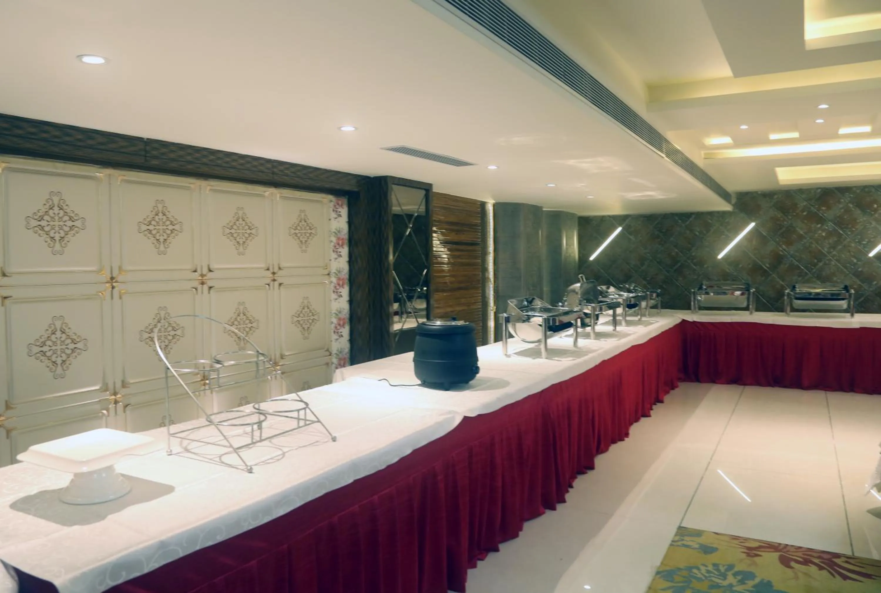 Banquet/Function facilities in OM Clarks Inn Raebareli