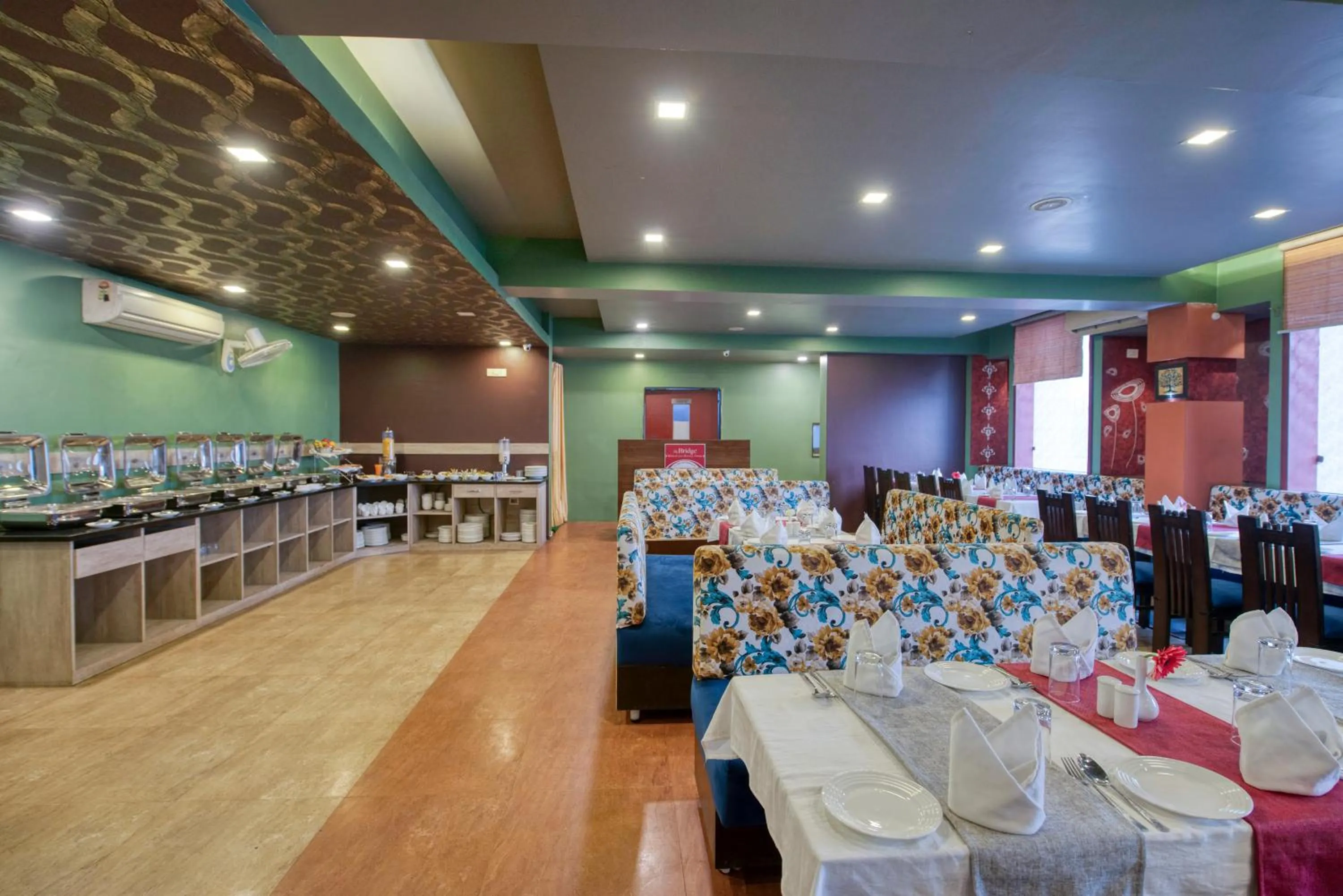 Banquet/Function facilities in OM Clarks Inn Raebareli