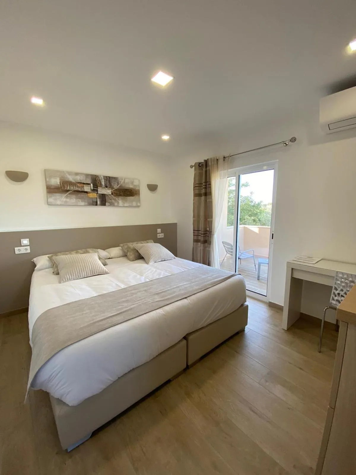 Bedroom, Bed in VILLA L'ESTAQUE