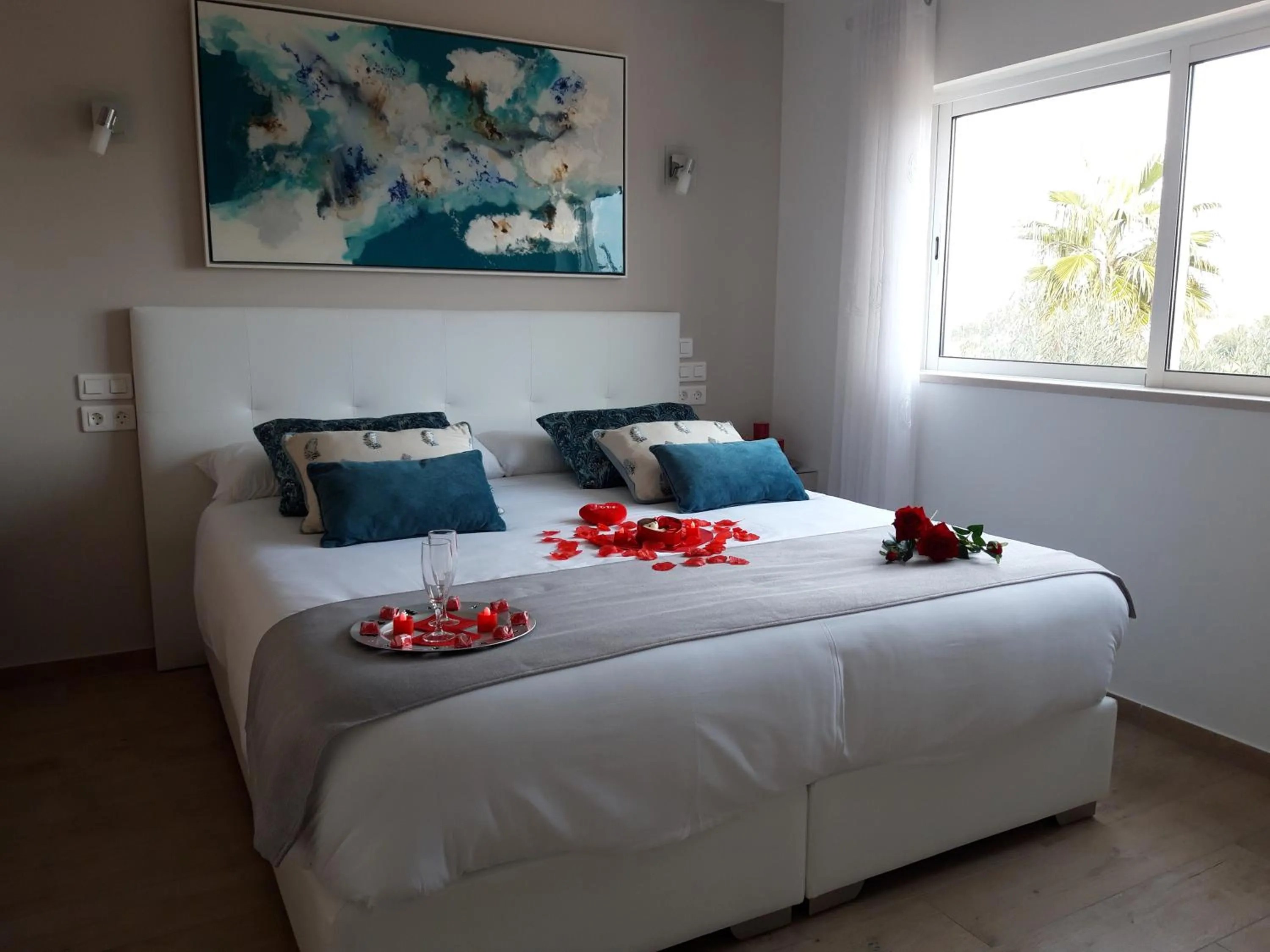 Photo of the whole room, Bed in VILLA L'ESTAQUE