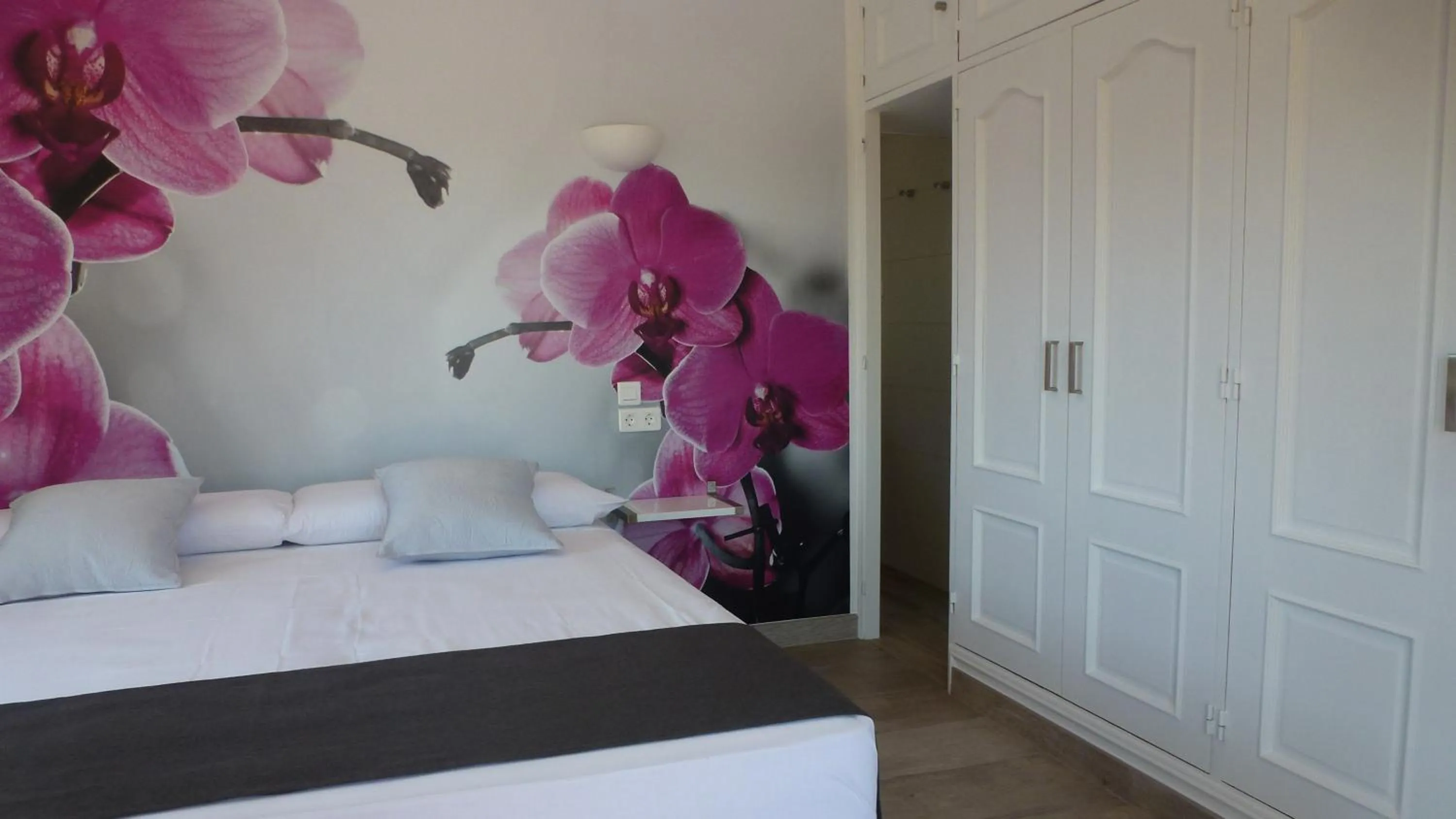 Photo of the whole room, Bed in VILLA L'ESTAQUE